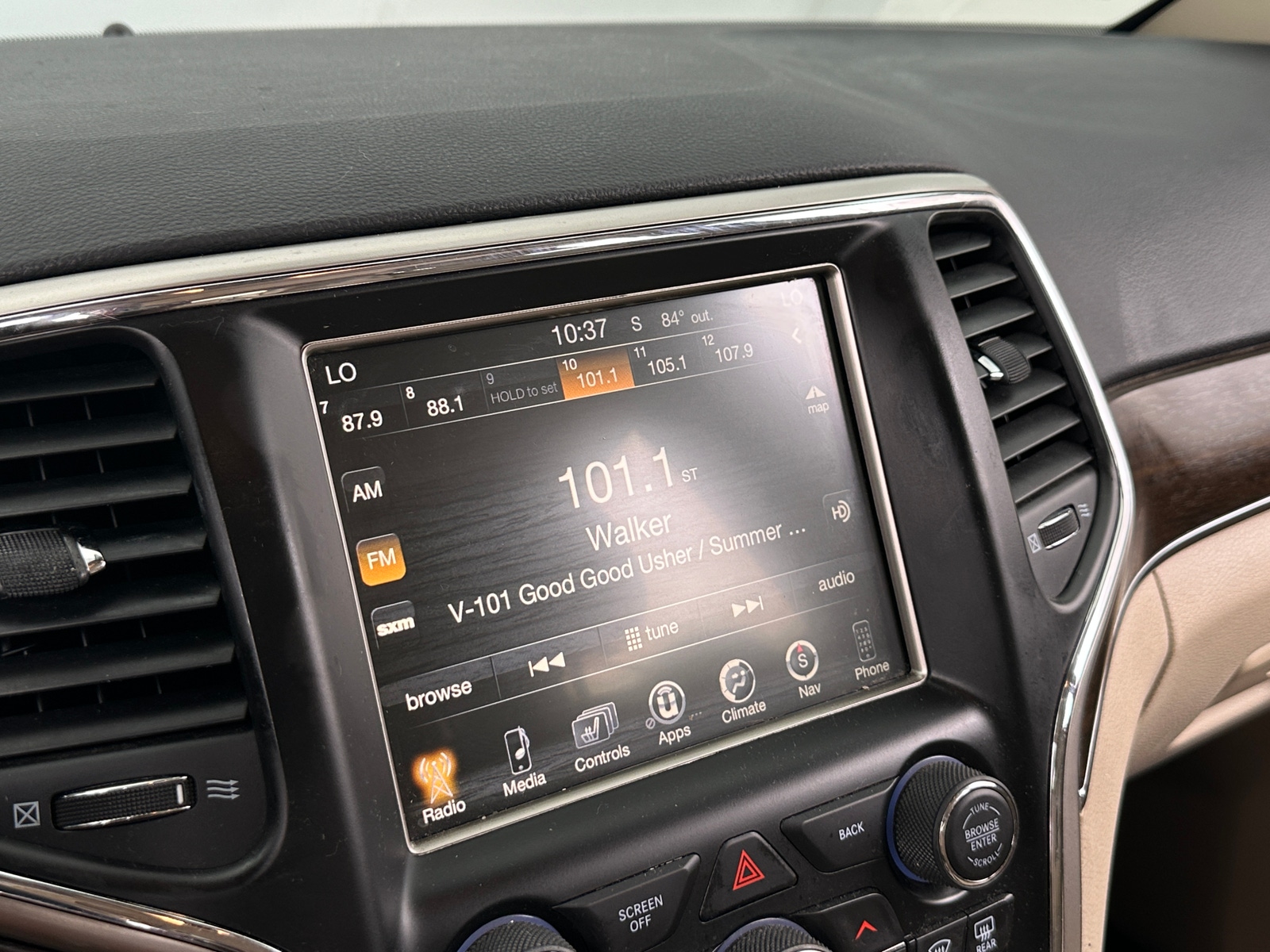 Thumbnail: 2015 Jeep Grand Cherokee - 3