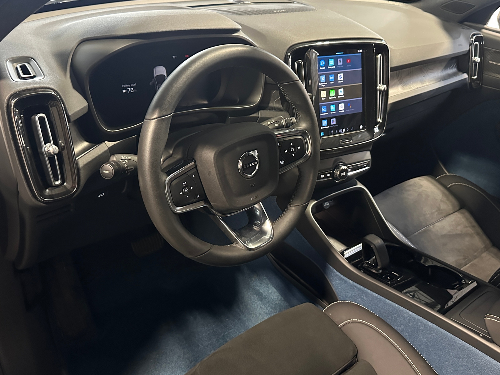 Thumbnail: 2023 Volvo C40 - 3