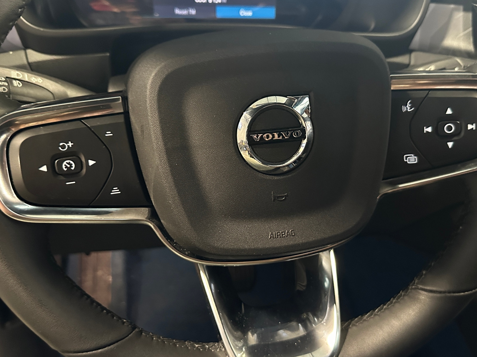 Thumbnail: 2023 Volvo C40 - 5