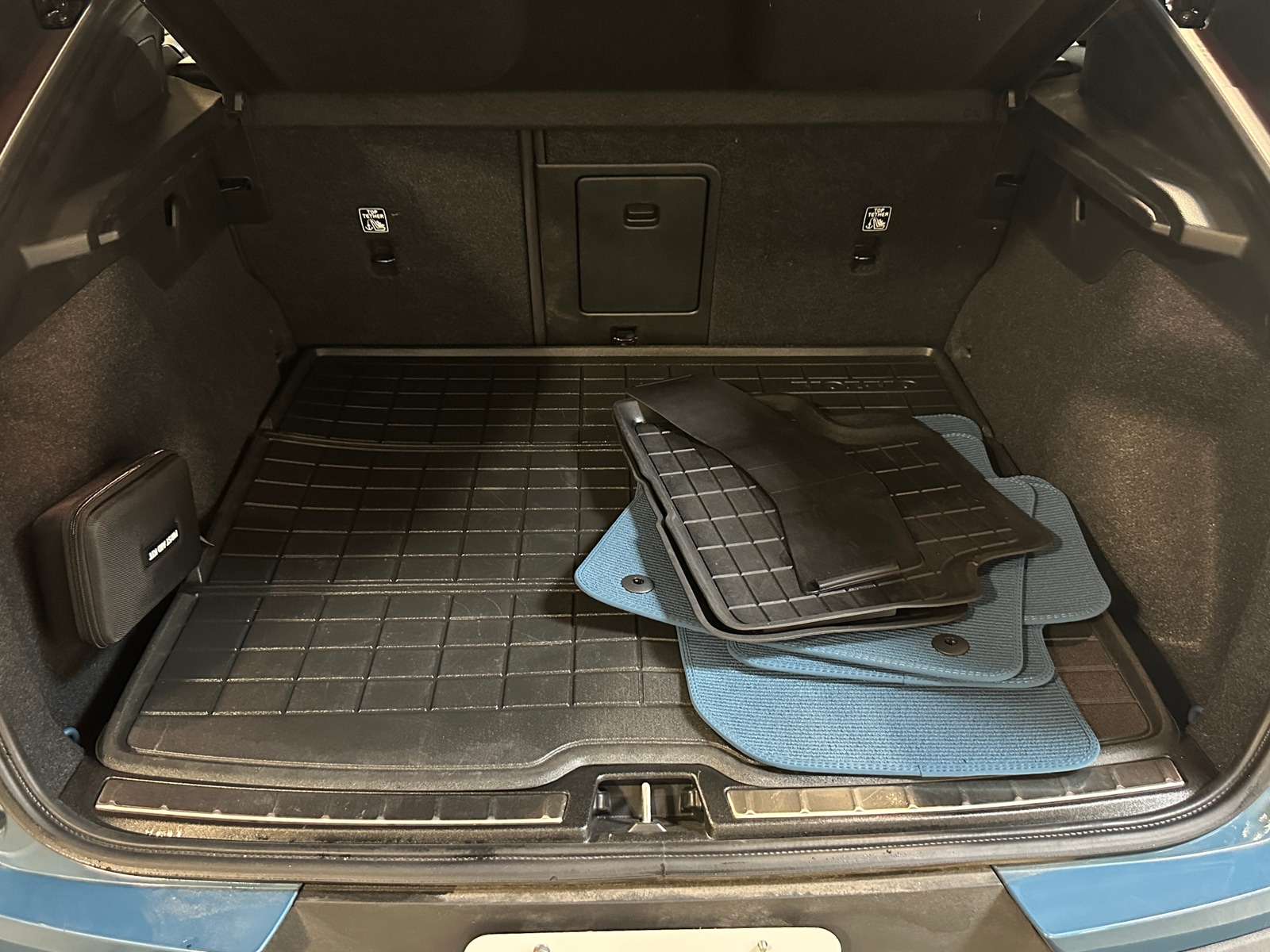 Thumbnail: 2023 Volvo C40 - 7