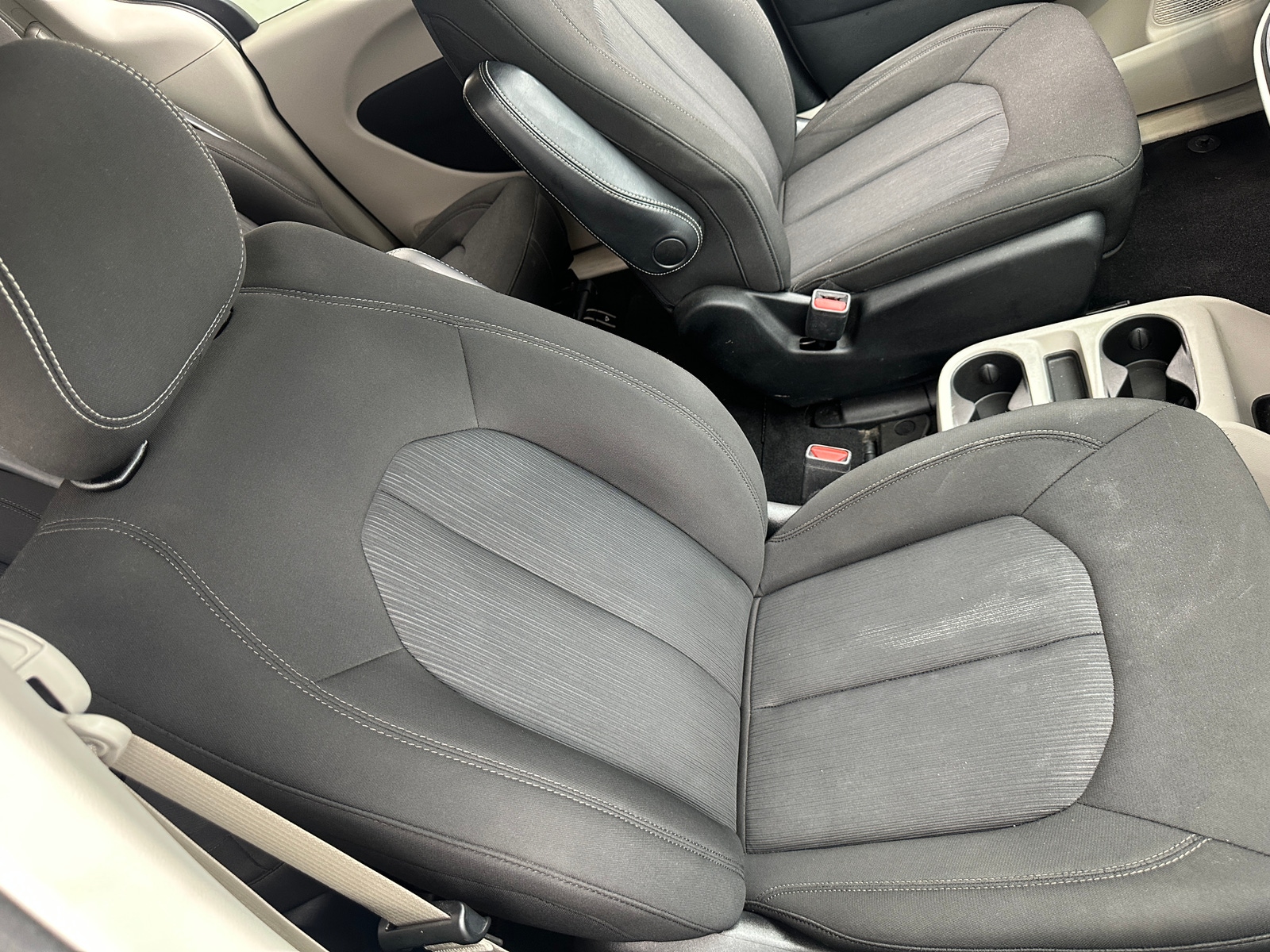 Thumbnail: 2020 Chrysler Voyager - 2