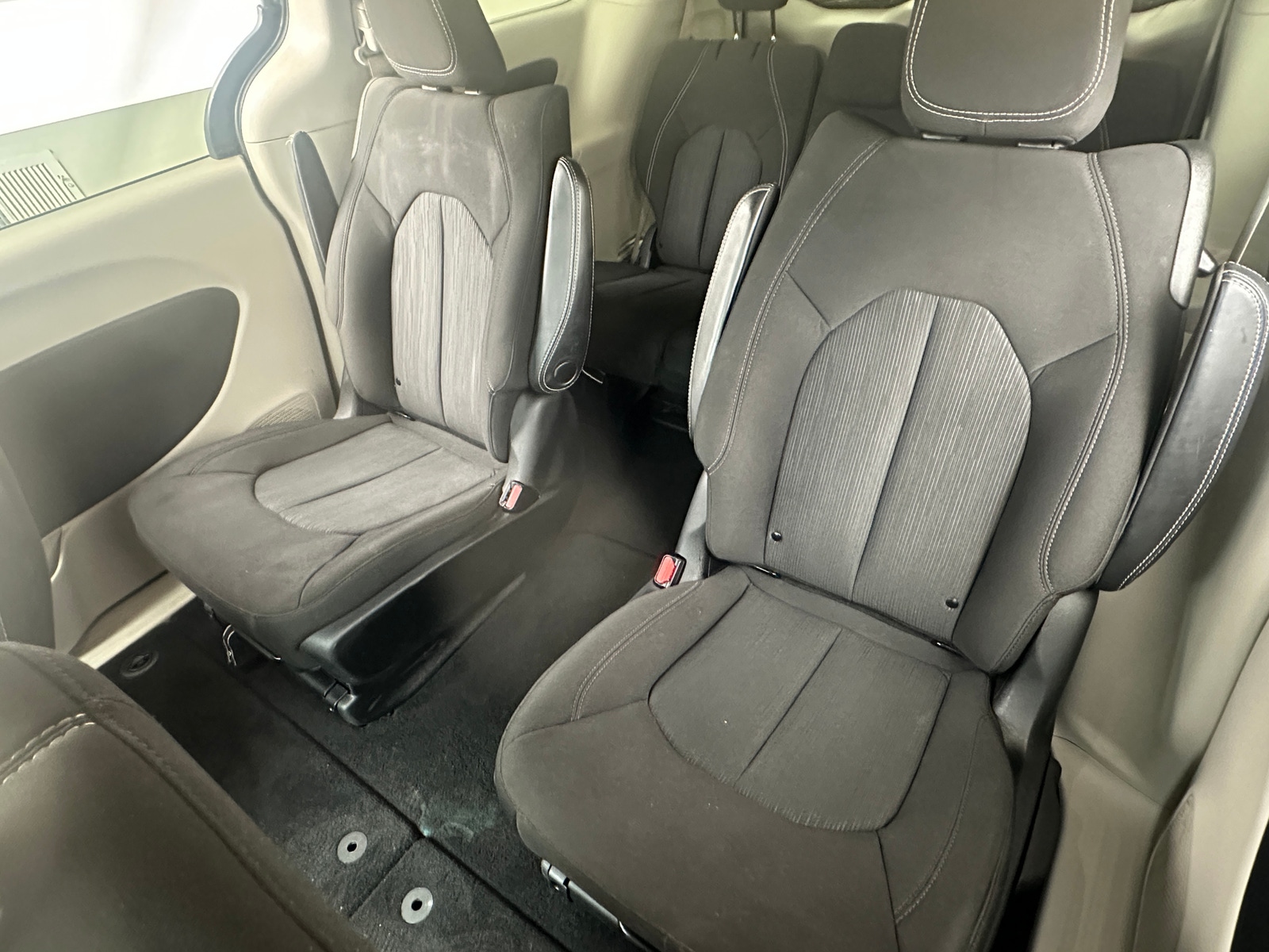 Thumbnail: 2020 Chrysler Voyager - 6