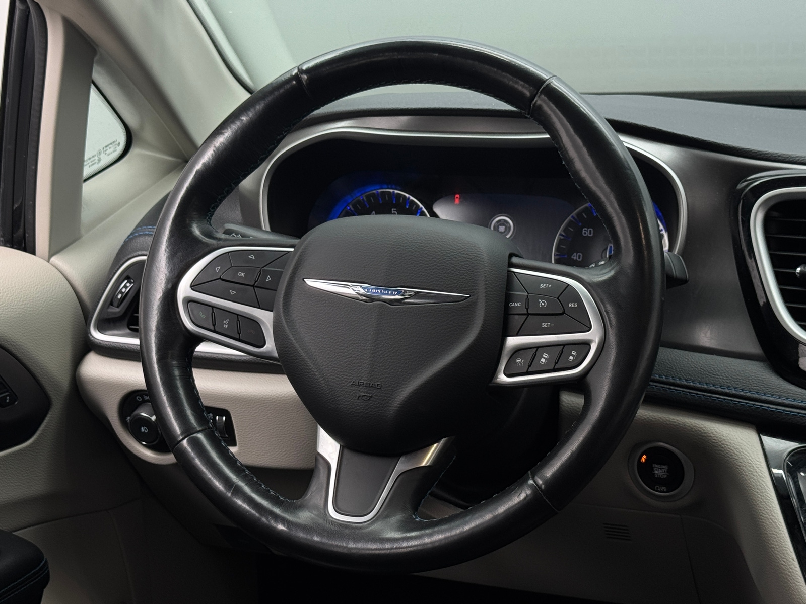 Thumbnail: 2021 Chrysler Pacifica - 4