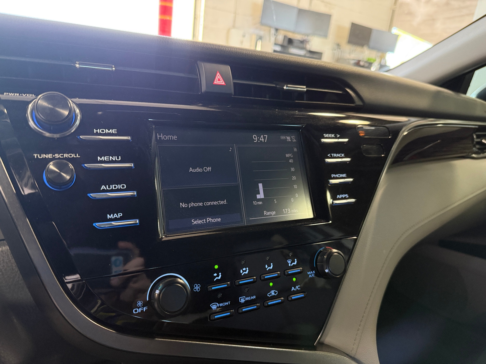 Thumbnail: 2019 Toyota Camry - 4