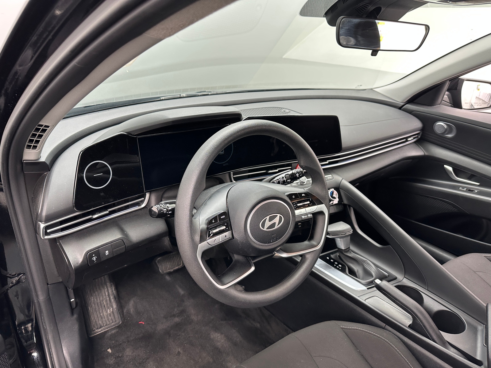 Thumbnail: 2024 Hyundai Elantra - 3