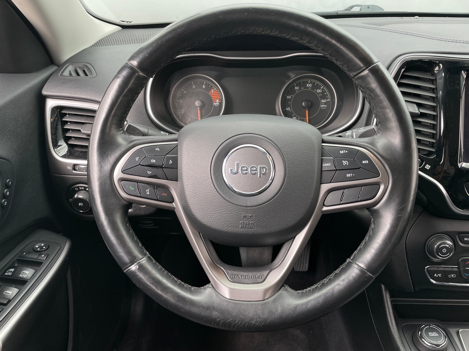 Thumbnail: 2019 Jeep Cherokee - 4