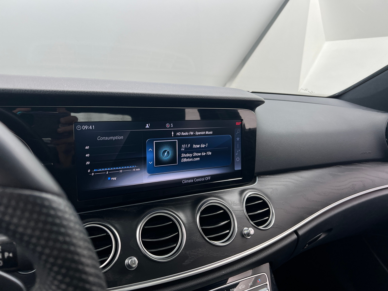 Thumbnail: 2017 Mercedes-Benz E-Class - 3