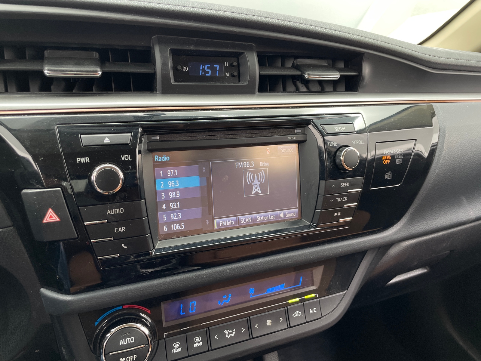 Thumbnail: 2015 Toyota Corolla - 4