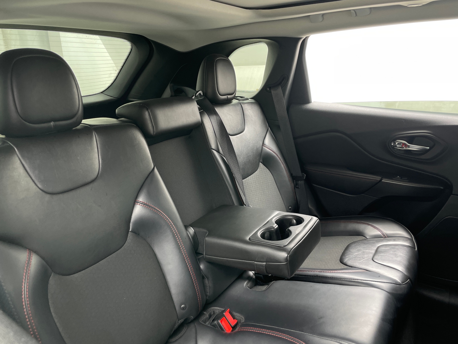 Thumbnail: 2019 Jeep Cherokee - 6