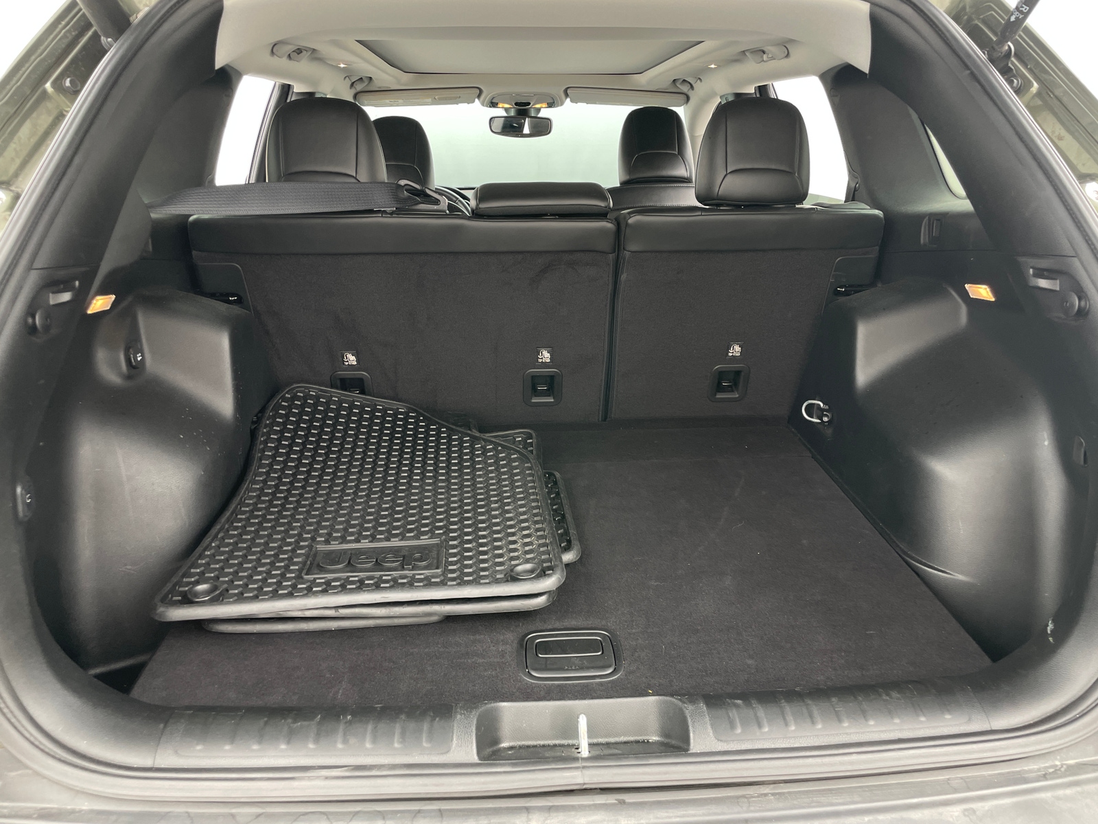 Thumbnail: 2019 Jeep Cherokee - 7