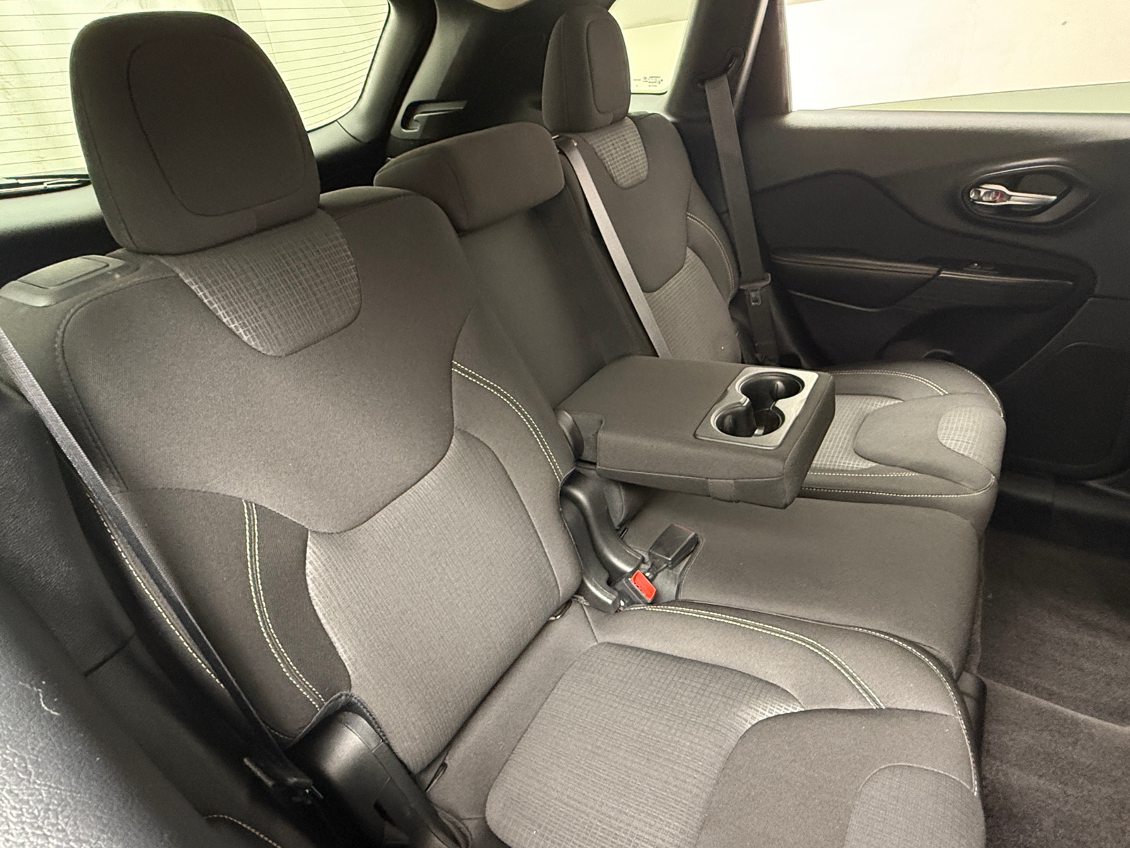 Thumbnail: 2016 Jeep Cherokee - 6