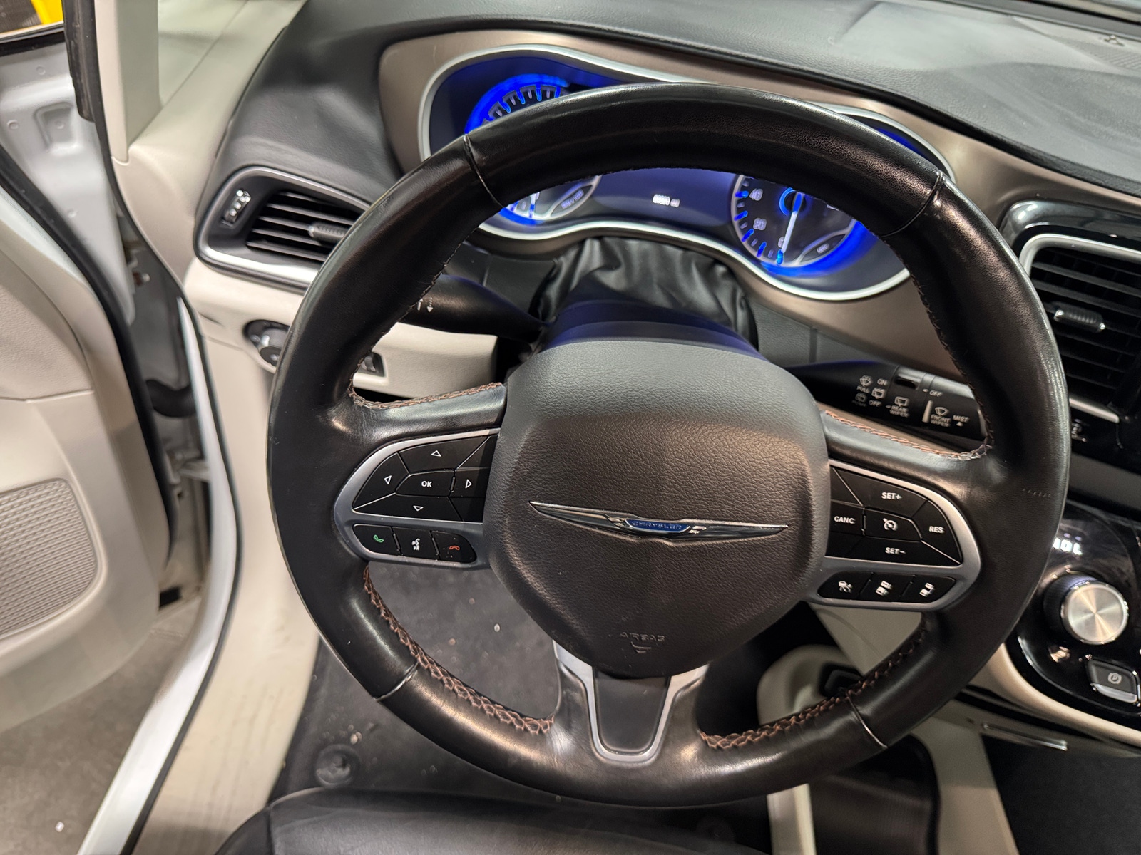 Thumbnail: 2019 Chrysler Pacifica - 4