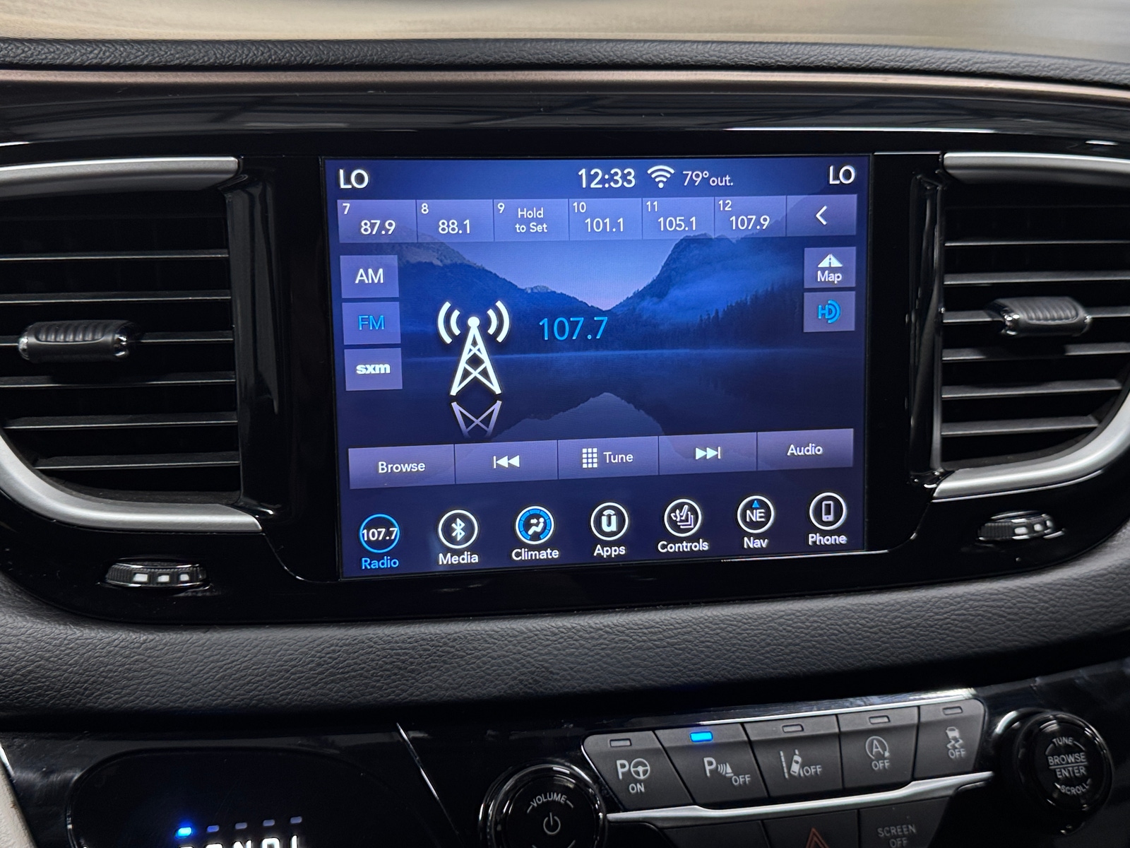 Thumbnail: 2019 Chrysler Pacifica - 3