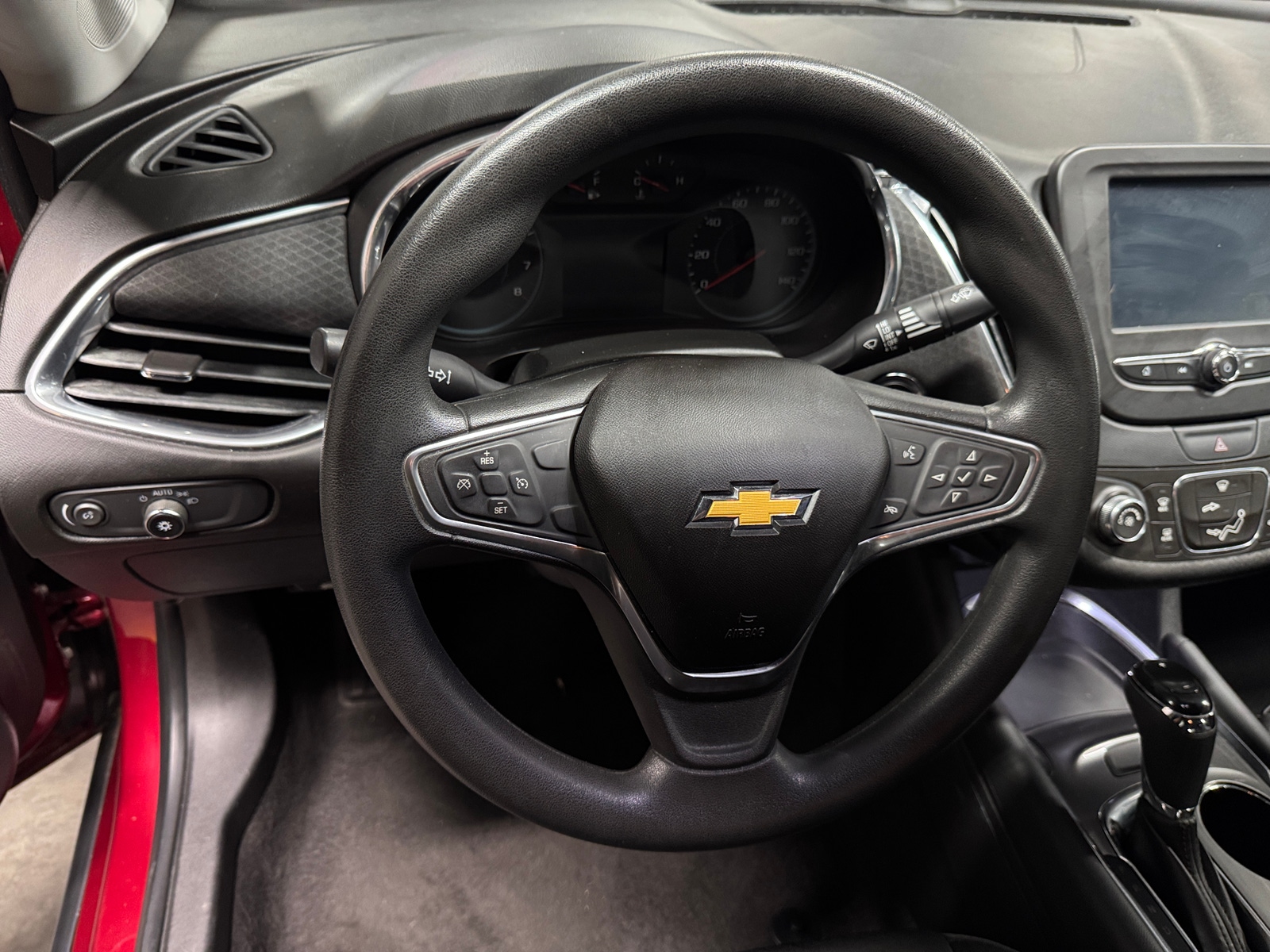 Thumbnail: 2018 Chevrolet Malibu - 5