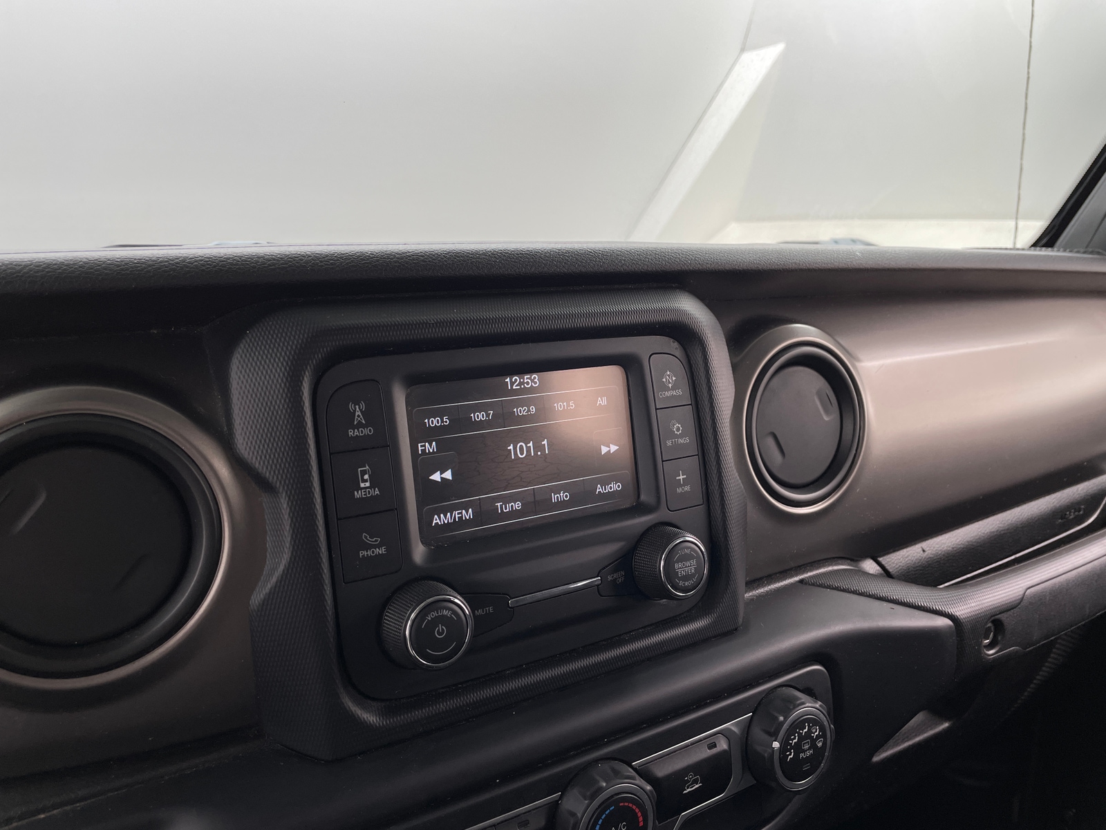 Thumbnail: 2020 Jeep Gladiator - 4