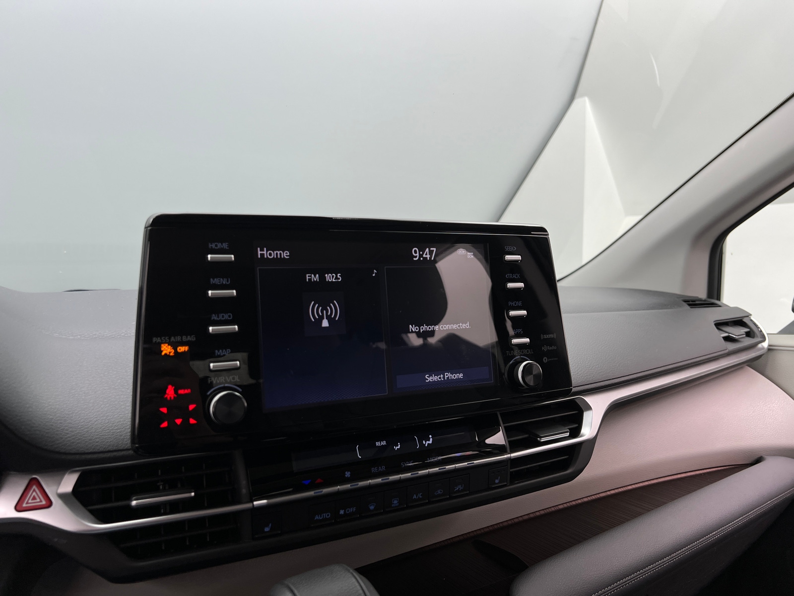 Thumbnail: 2021 Toyota Sienna - 3