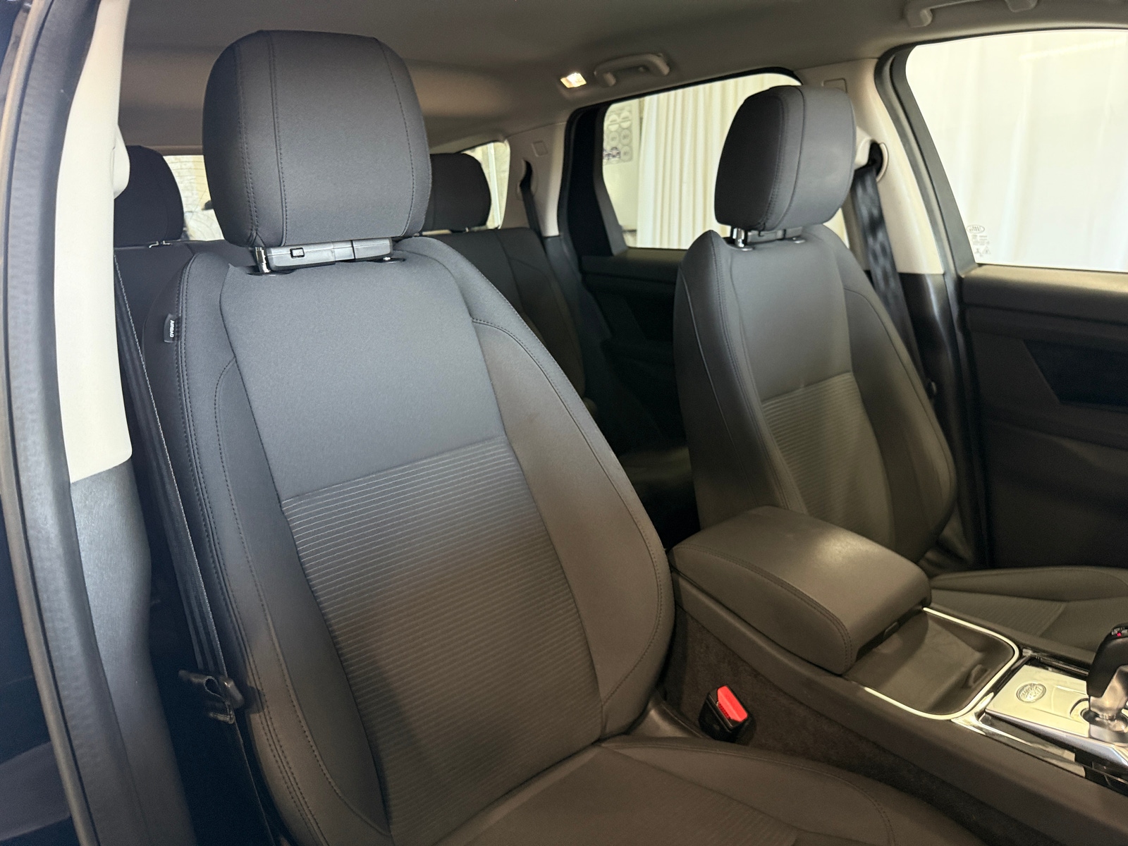 Thumbnail: 2020 Land Rover Discovery Sport - 2