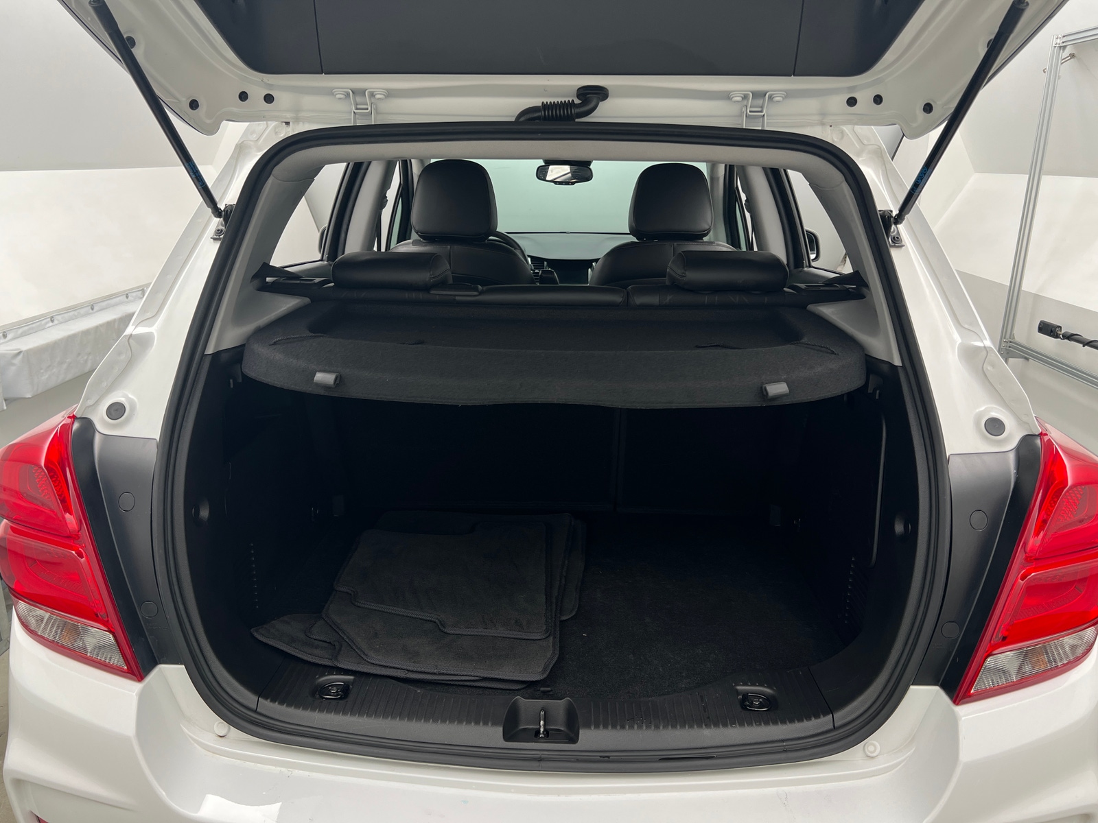 Thumbnail: 2022 Chevrolet Trax - 6