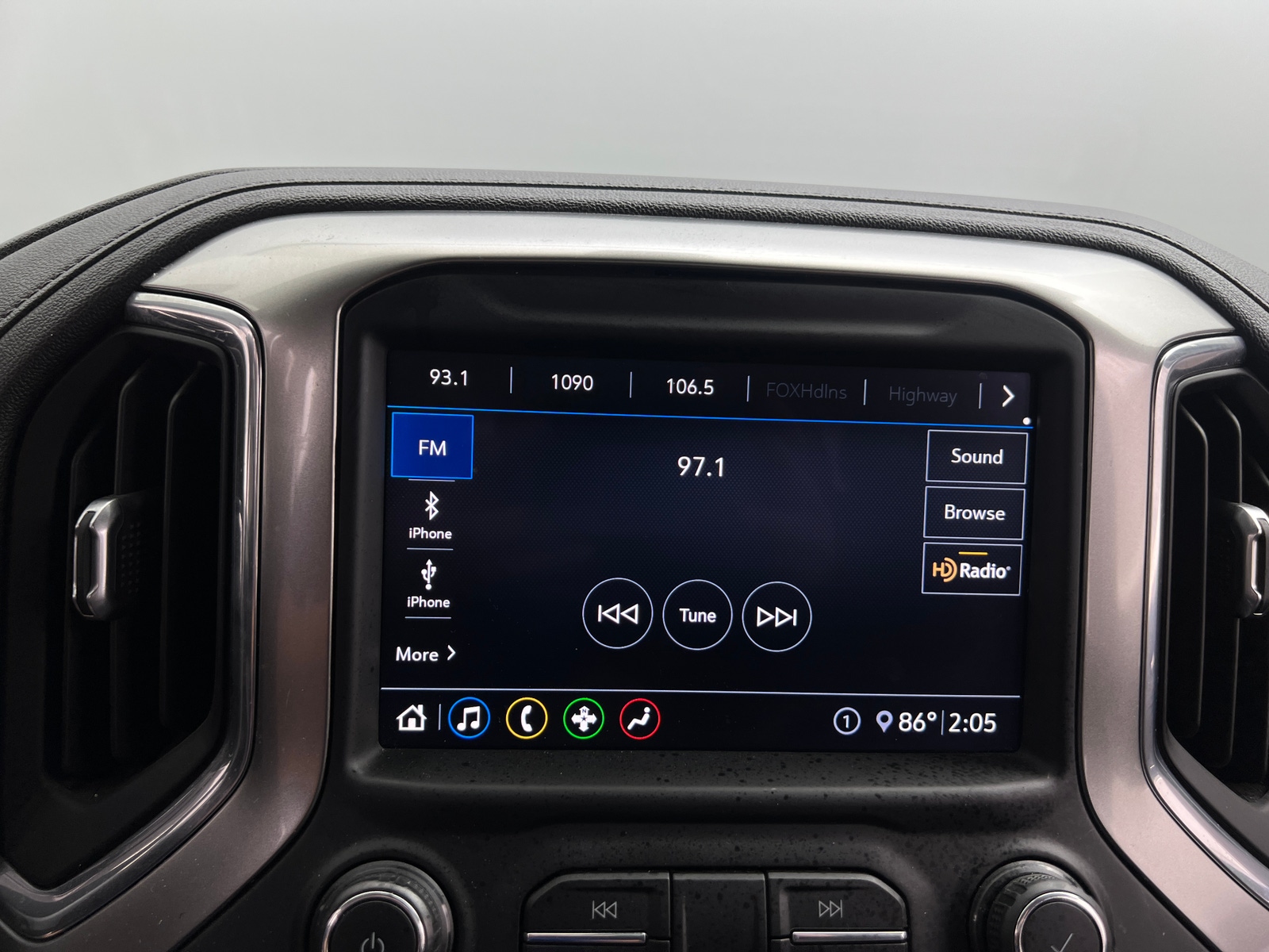 Thumbnail: 2020 Chevrolet Silverado 1500 - 4
