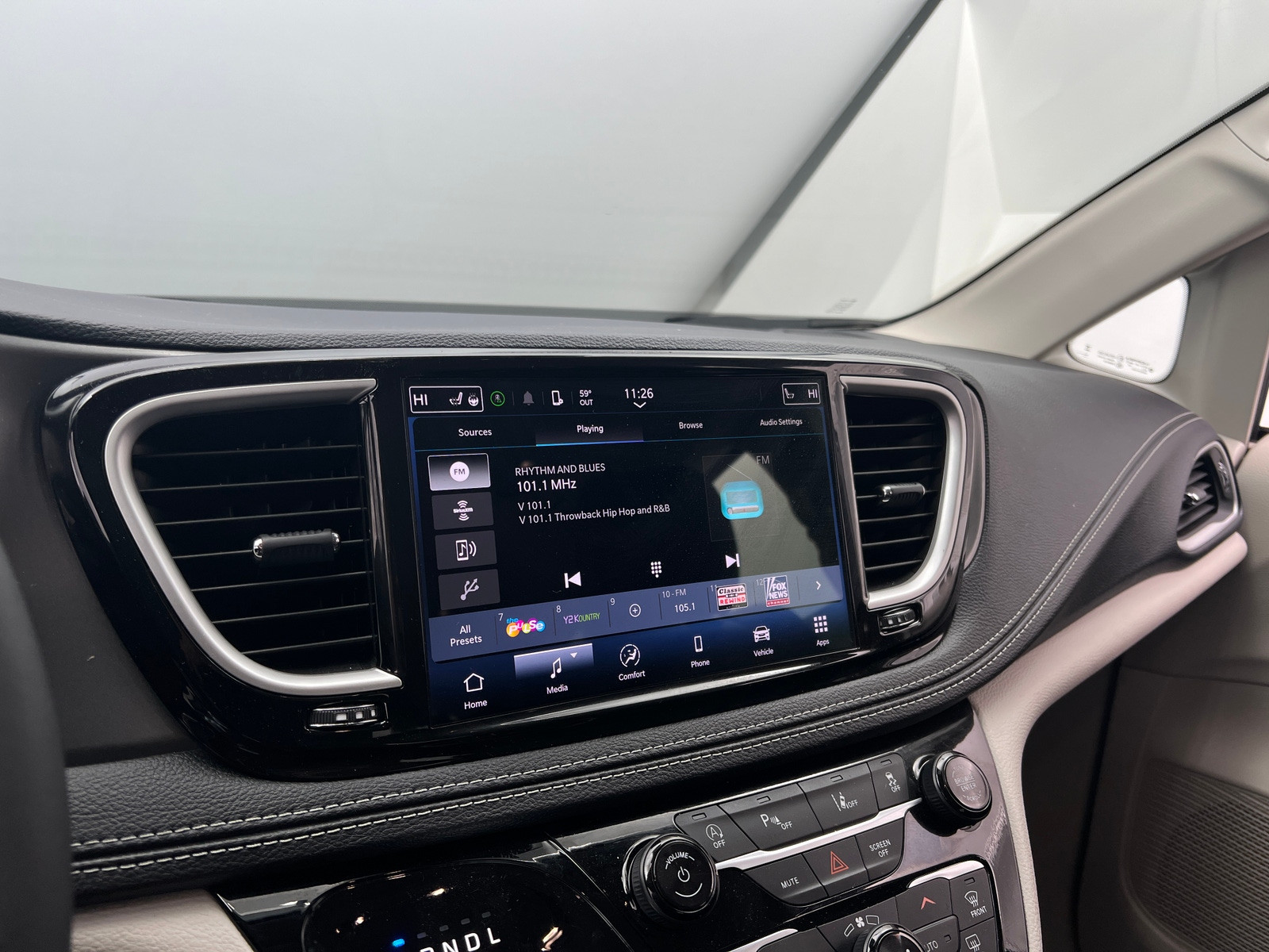 Thumbnail: 2024 Chrysler Pacifica - 3