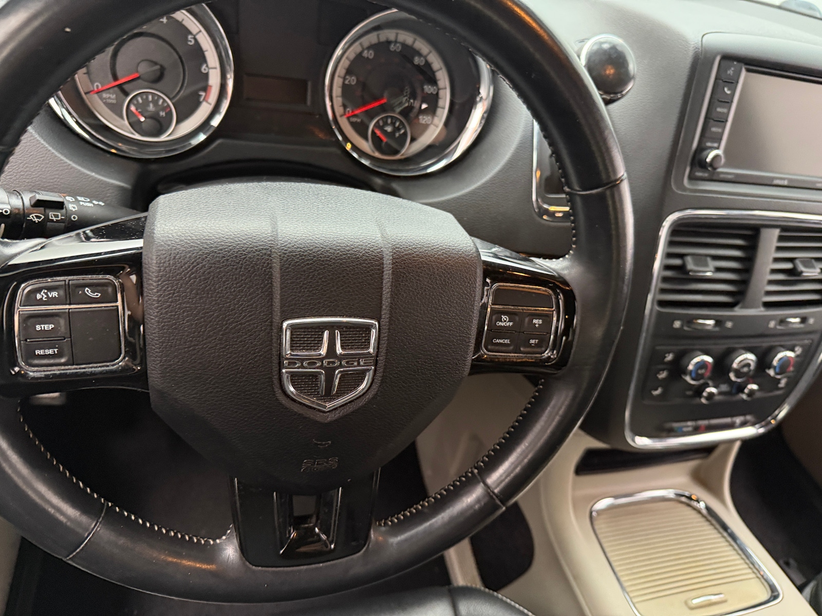 Thumbnail: 2017 Dodge Grand Caravan - 4