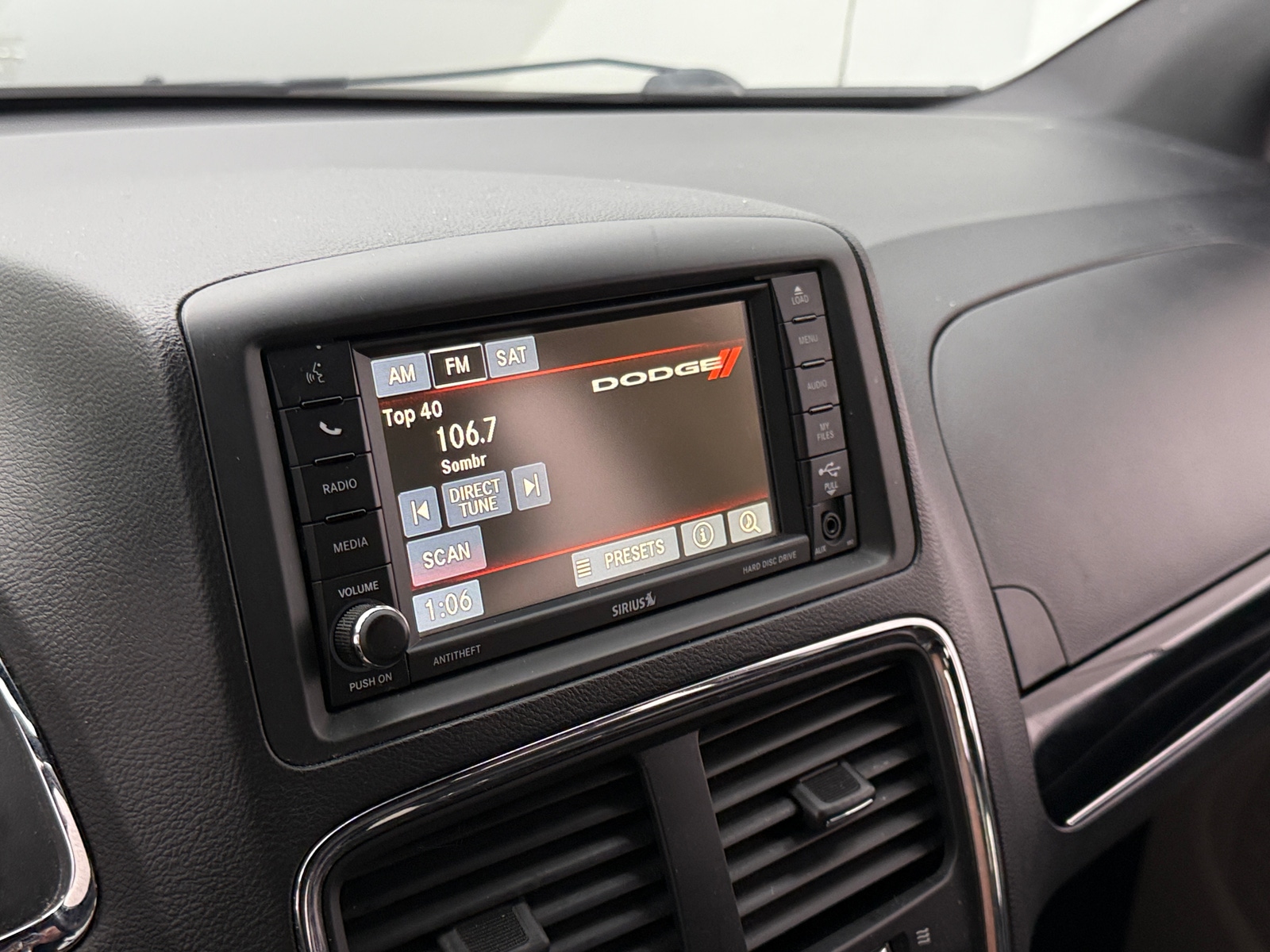 Thumbnail: 2017 Dodge Grand Caravan - 3