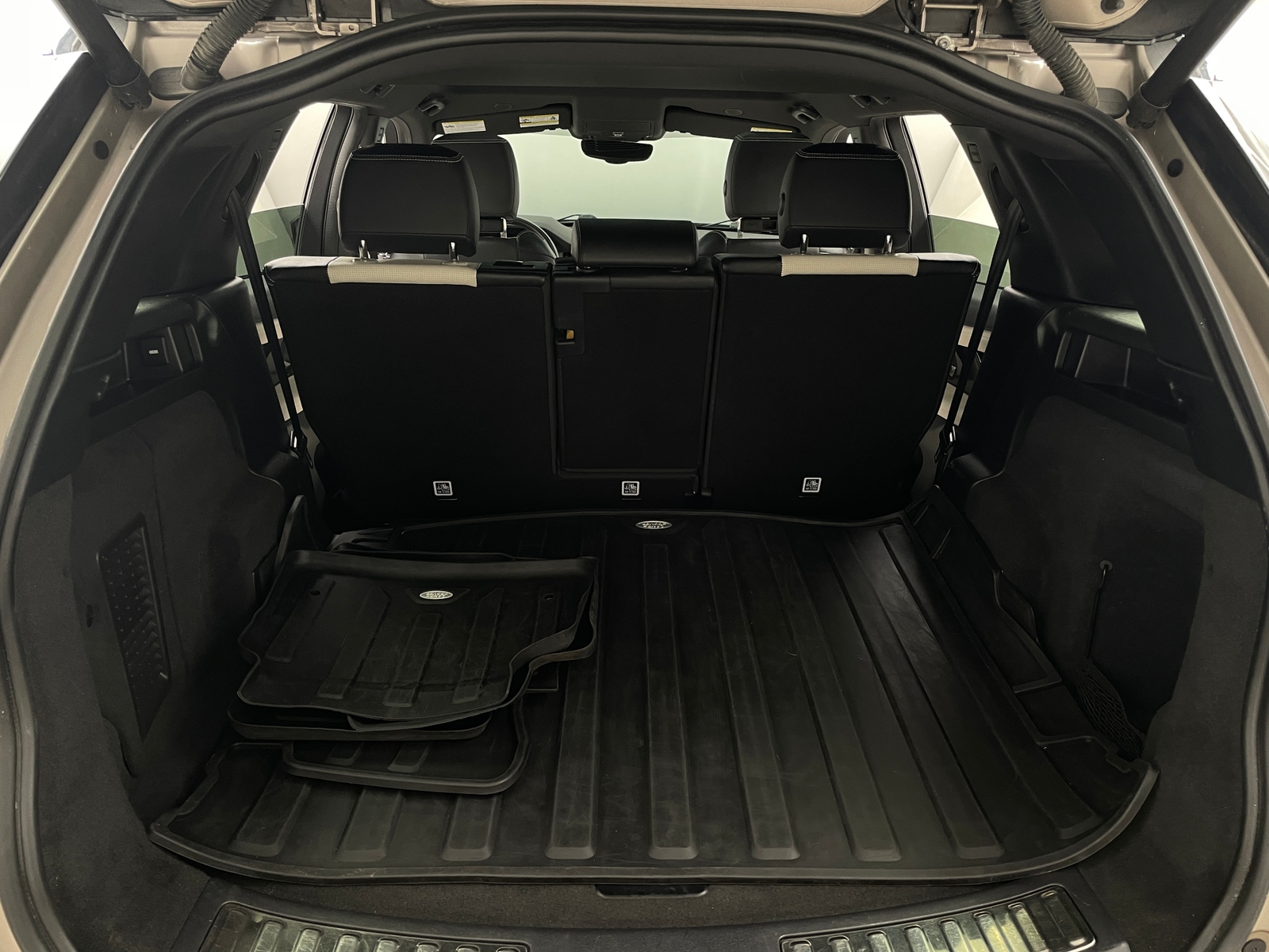 Thumbnail: 2022 Land Rover Discovery Sport - 6