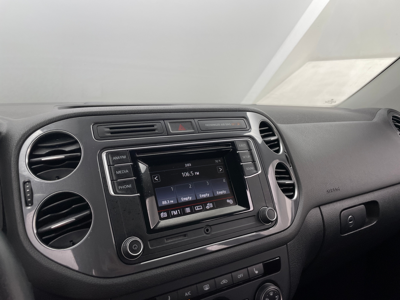 Thumbnail: 2016 Volkswagen Tiguan - 4