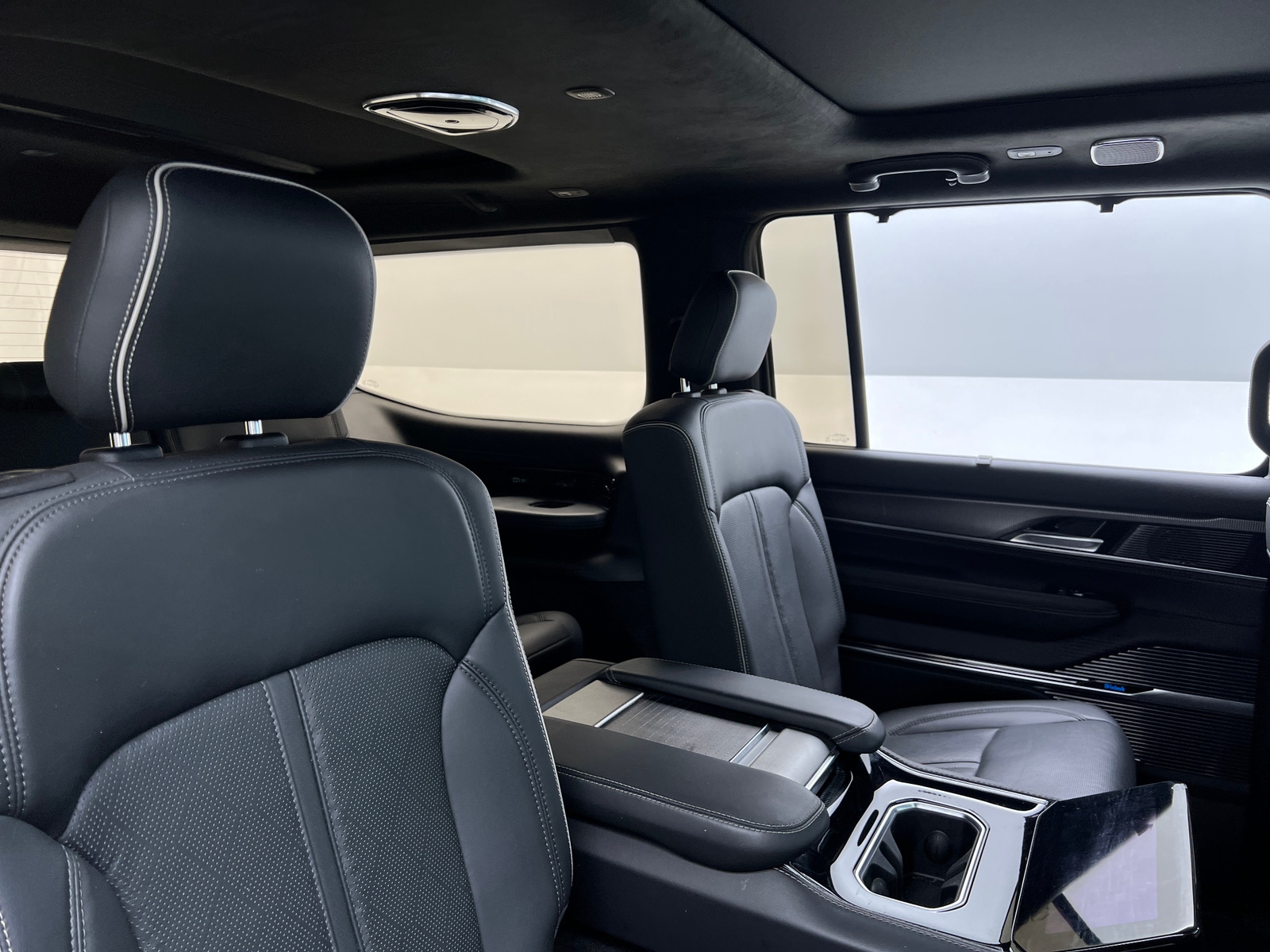 Thumbnail: 2022 Jeep Grand Wagoneer - 5