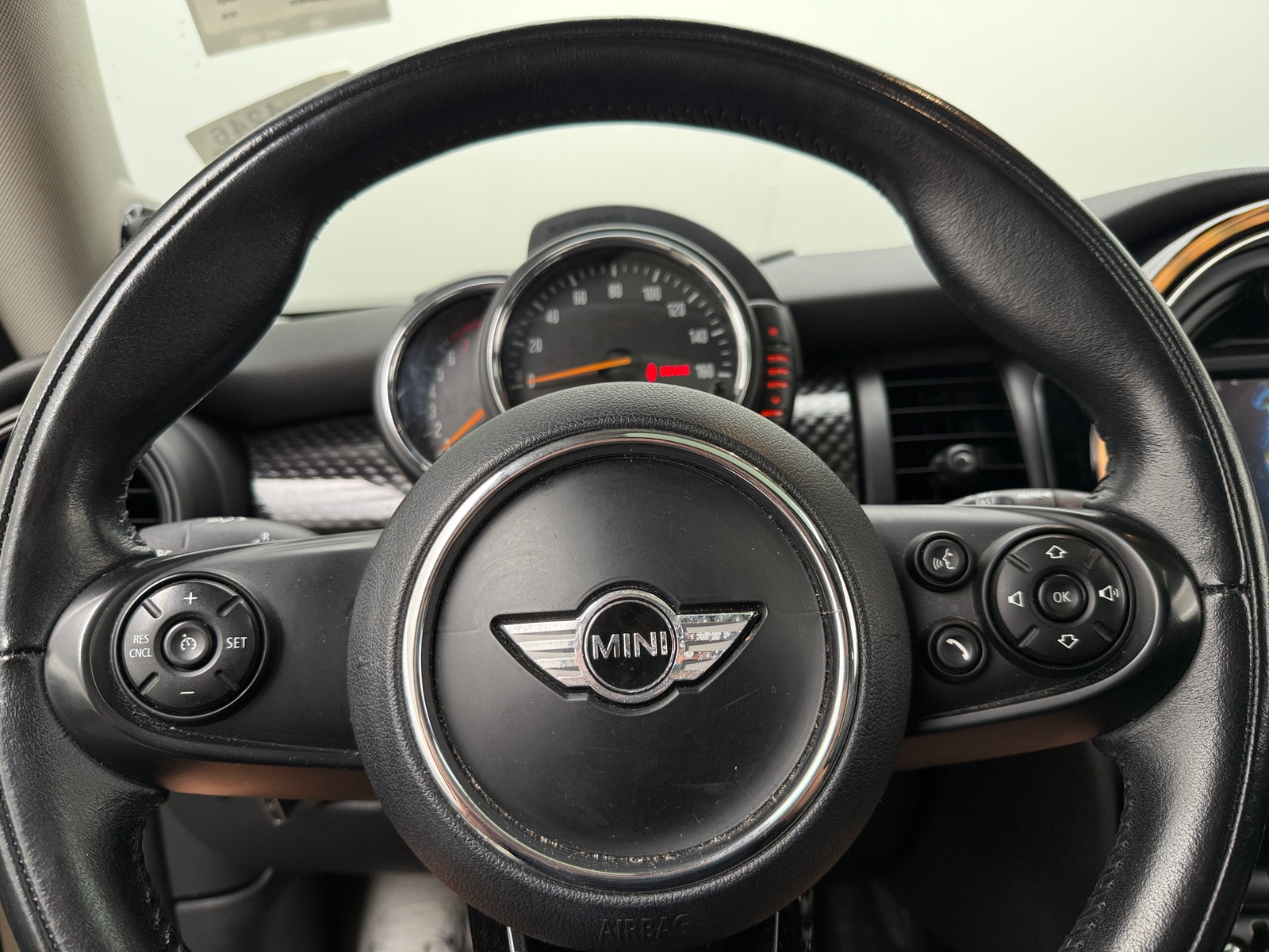 Thumbnail: 2016 MINI Cooper Hardtop - 4