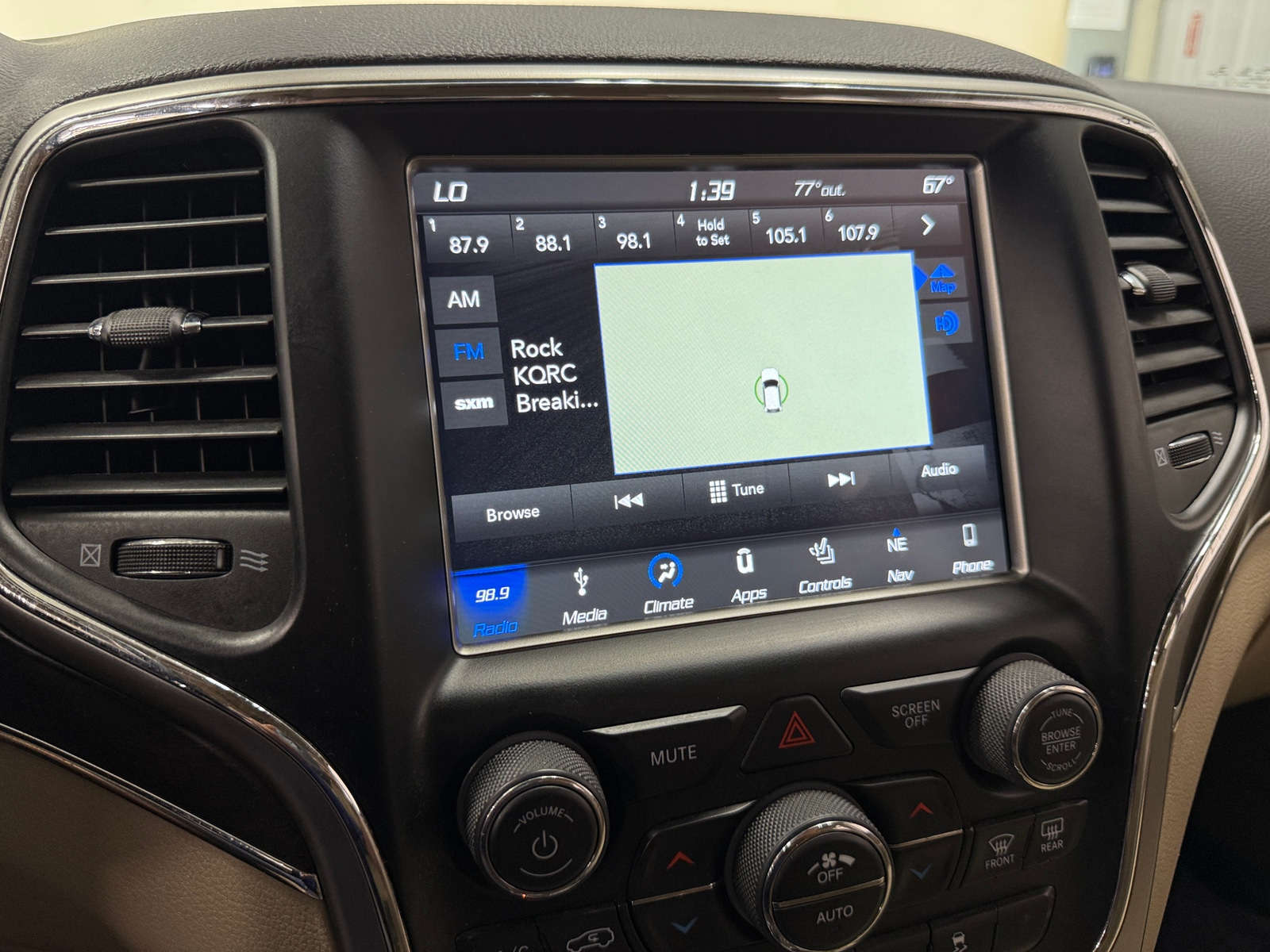 Thumbnail: 2018 Jeep Grand Cherokee - 3