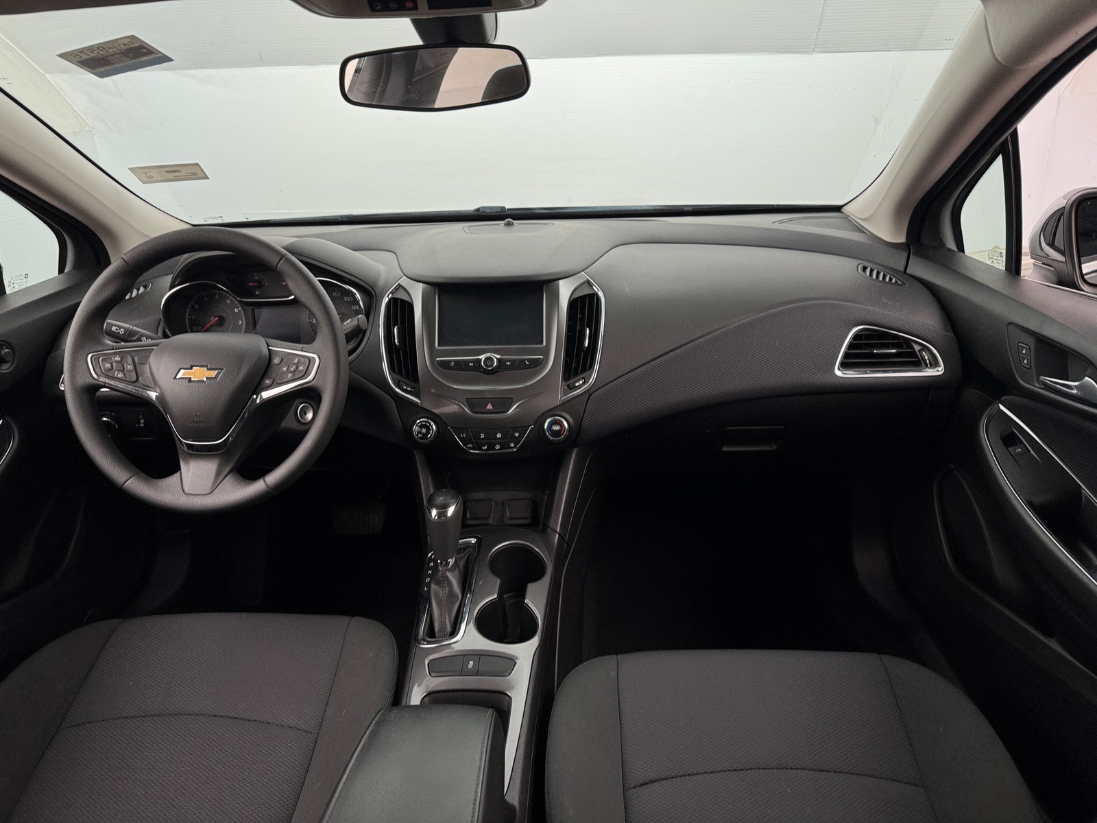 Thumbnail: 2018 Chevrolet Cruze - 3