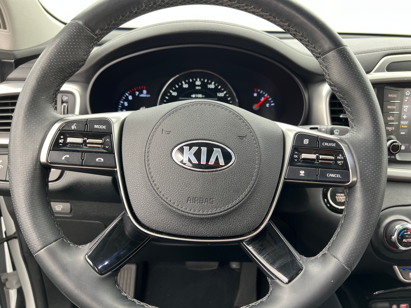 Thumbnail: 2019 Kia Sorento - 4