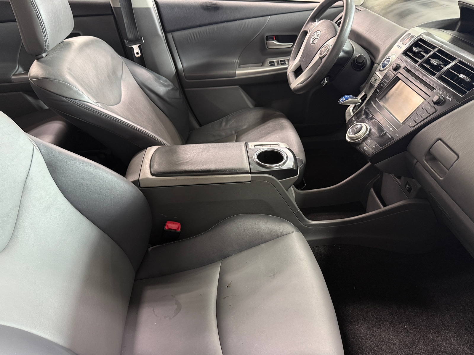 Thumbnail: 2012 Toyota Prius v - 2