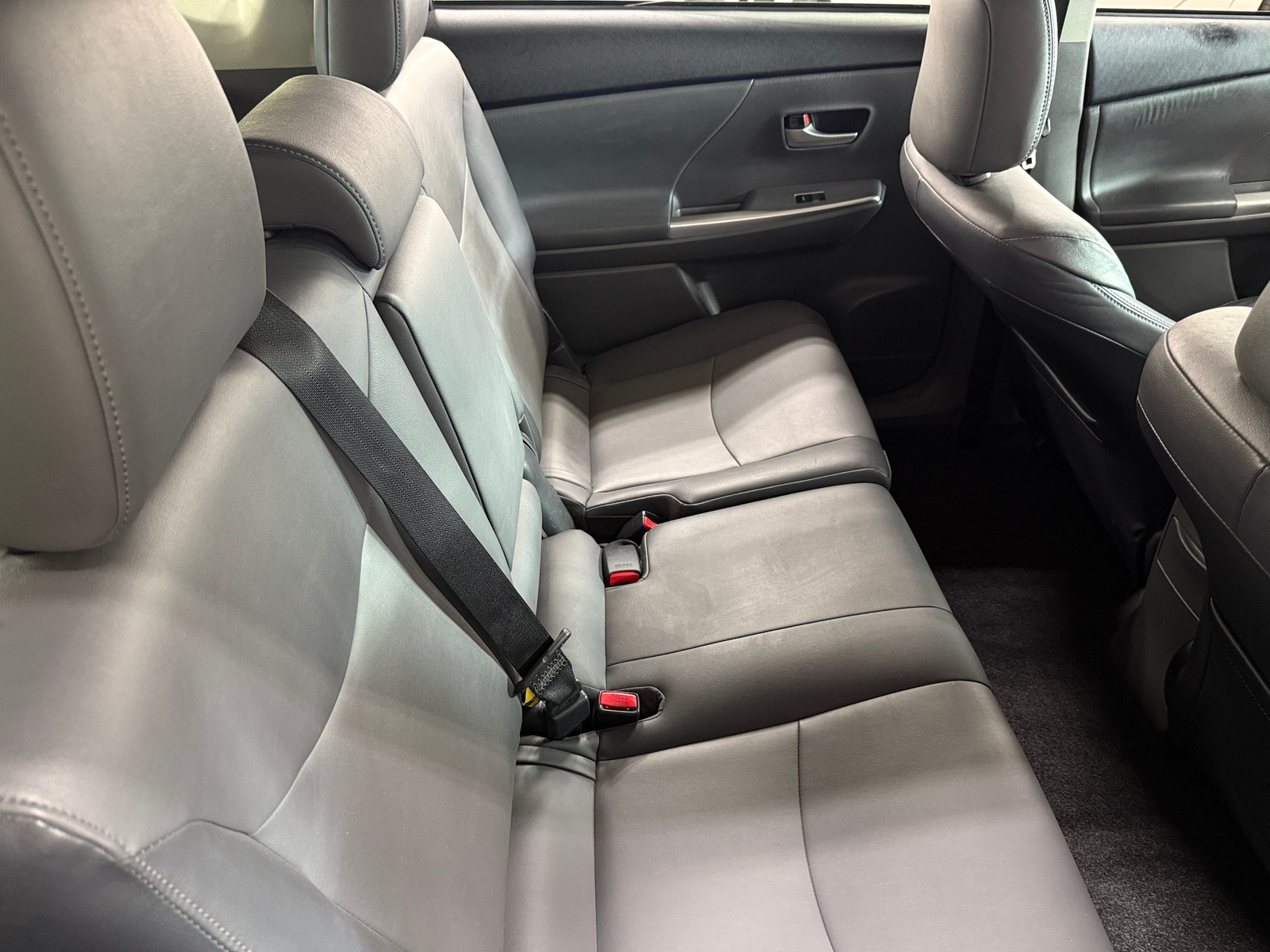 Thumbnail: 2012 Toyota Prius v - 6