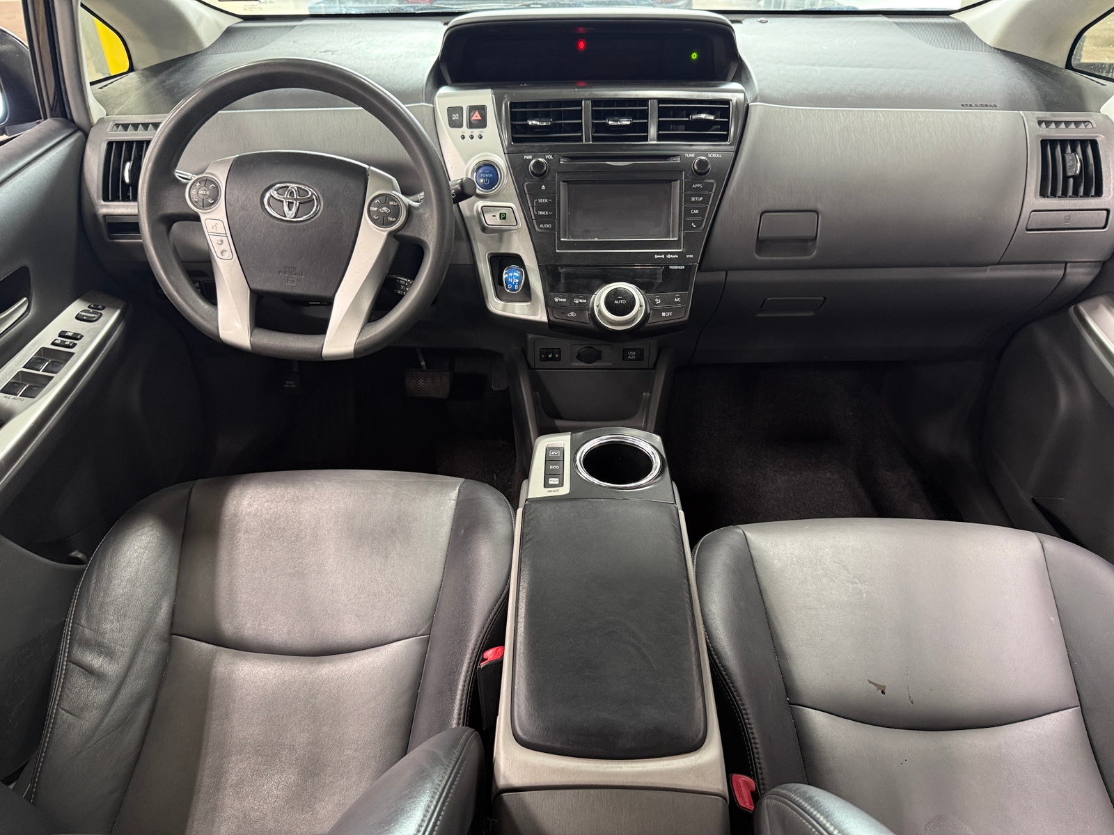 Thumbnail: 2012 Toyota Prius v - 3