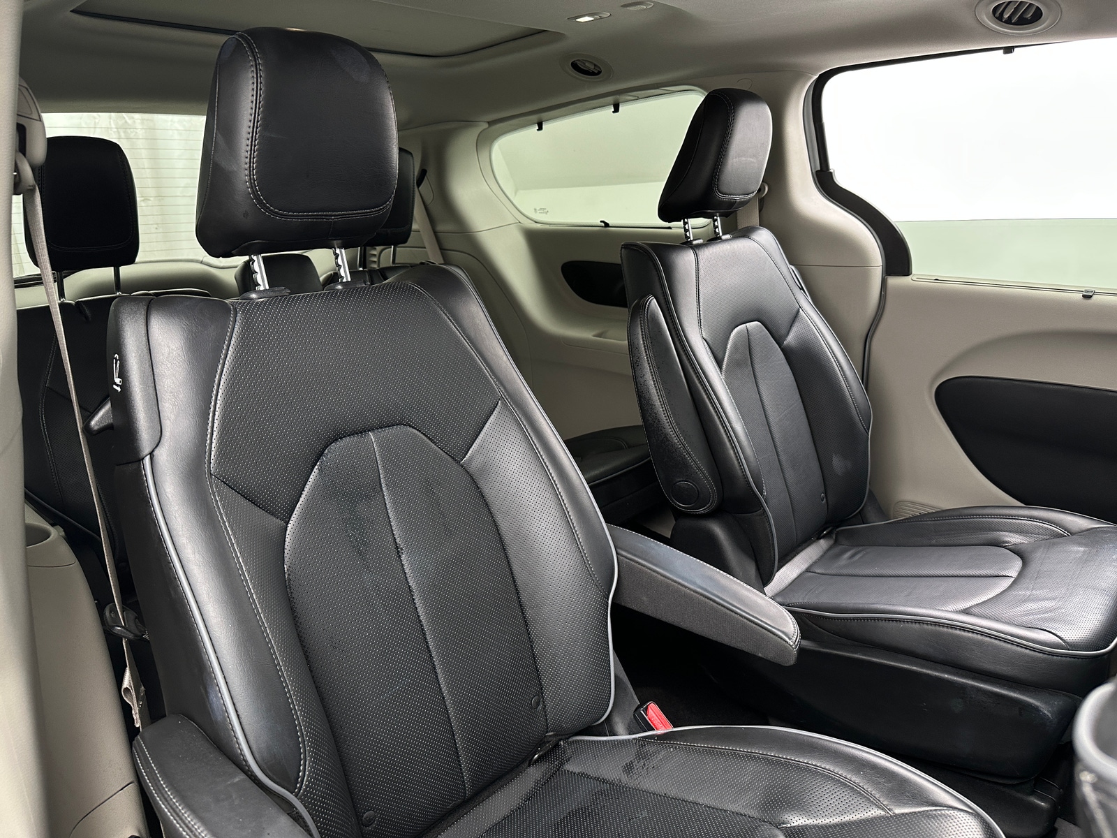 Thumbnail: 2018 Chrysler Pacifica - 5
