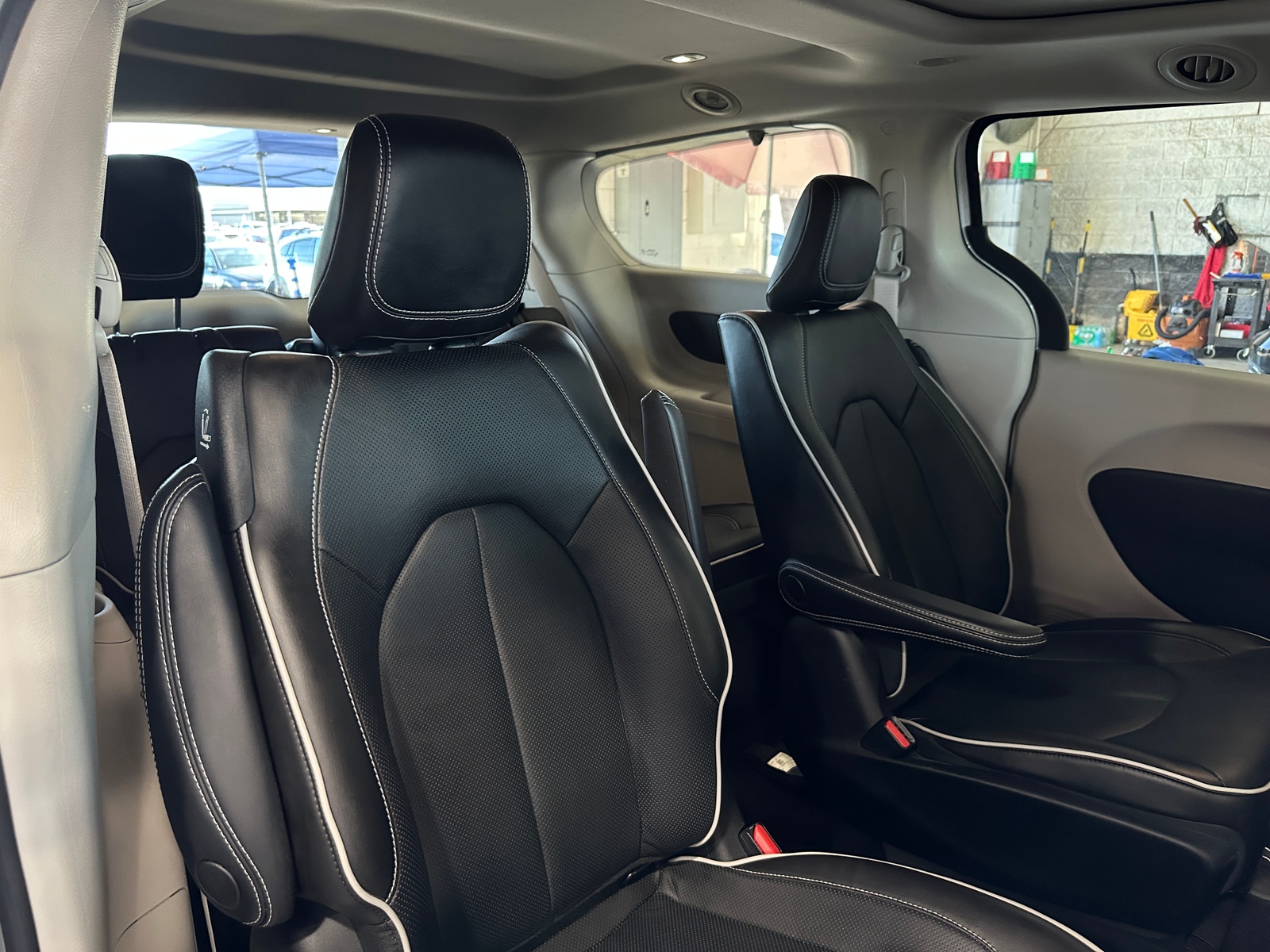 Thumbnail: 2022 Chrysler Pacifica - 5