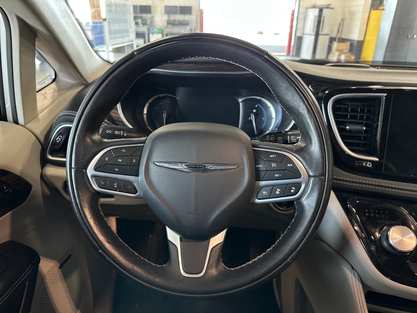 Thumbnail: 2022 Chrysler Pacifica - 4