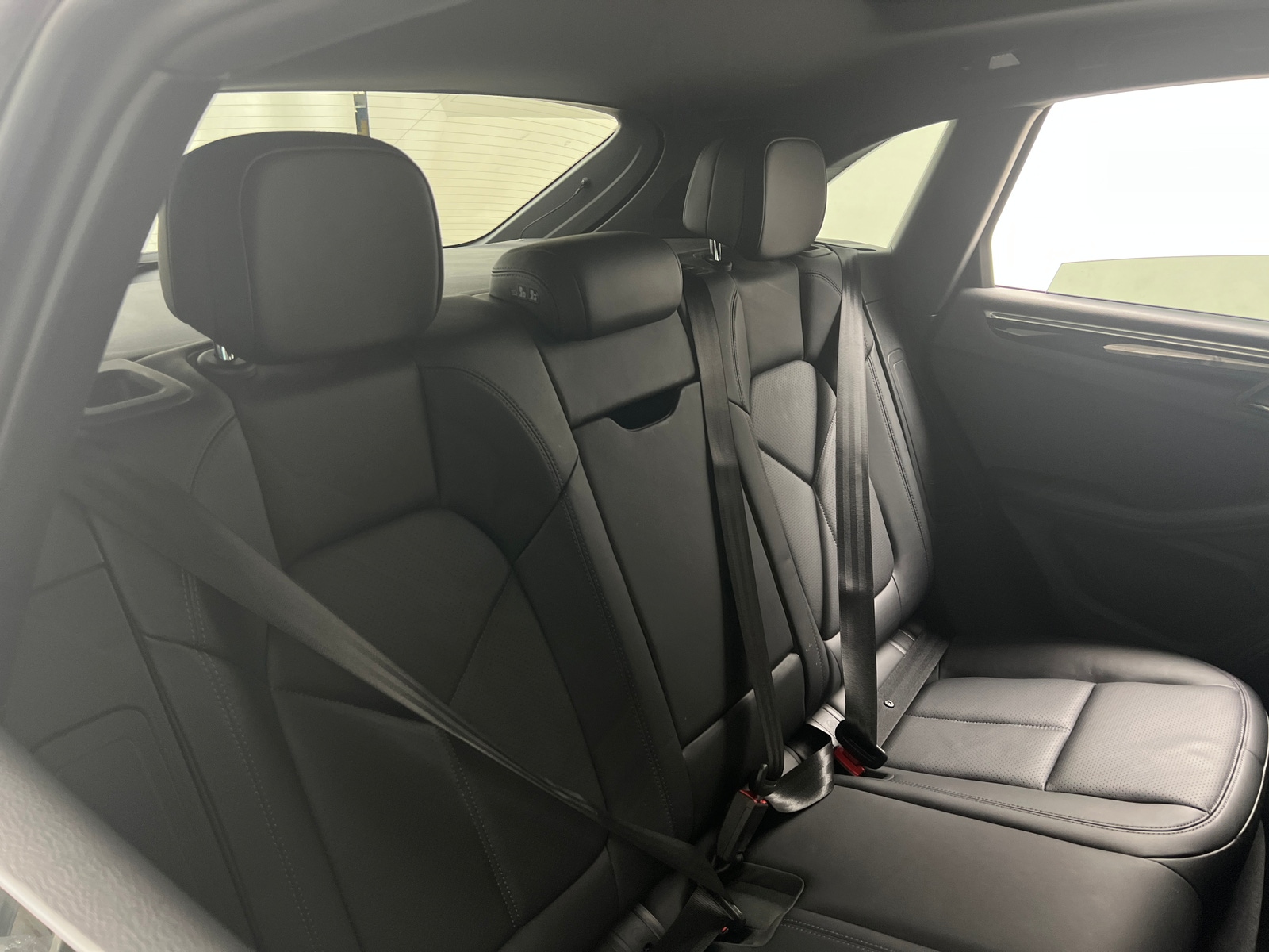 Thumbnail: 2021 Porsche Macan - 5