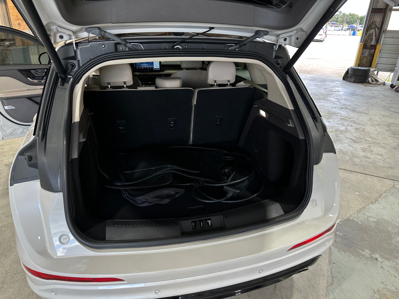 Thumbnail: 2023 Lincoln Corsair - 6