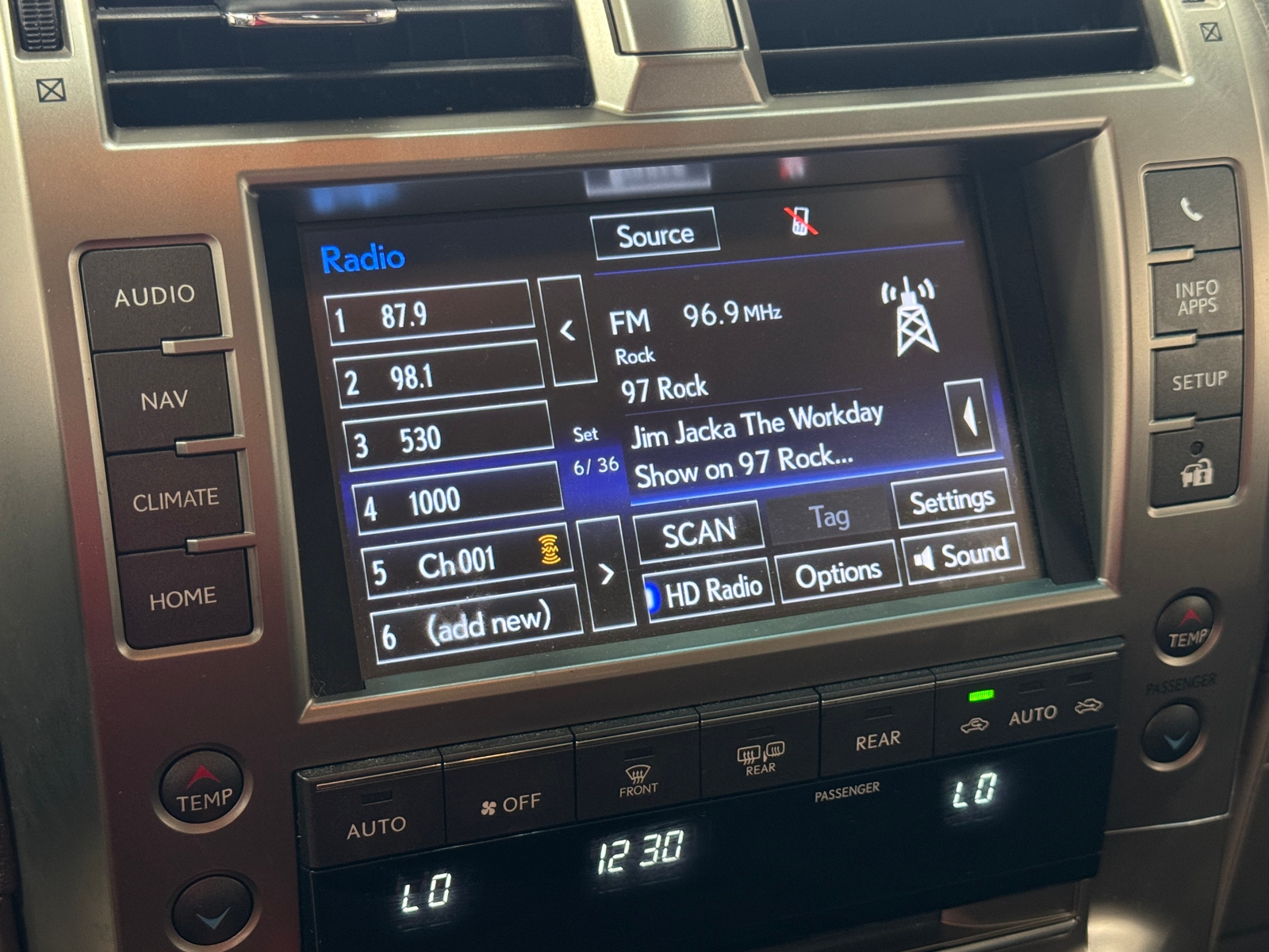 Thumbnail: 2017 Lexus GX - 3