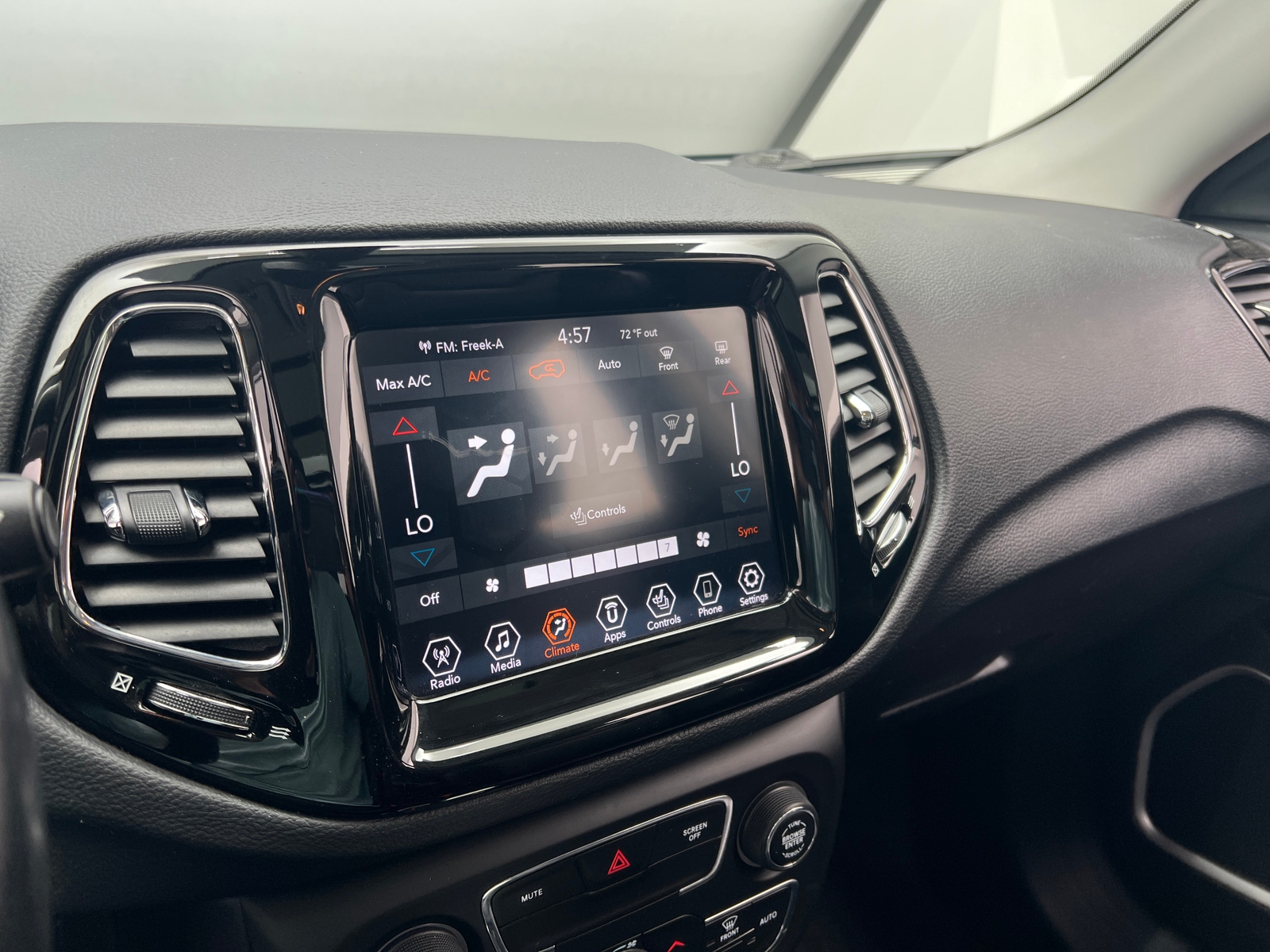 Thumbnail: 2019 Jeep Compass - 3
