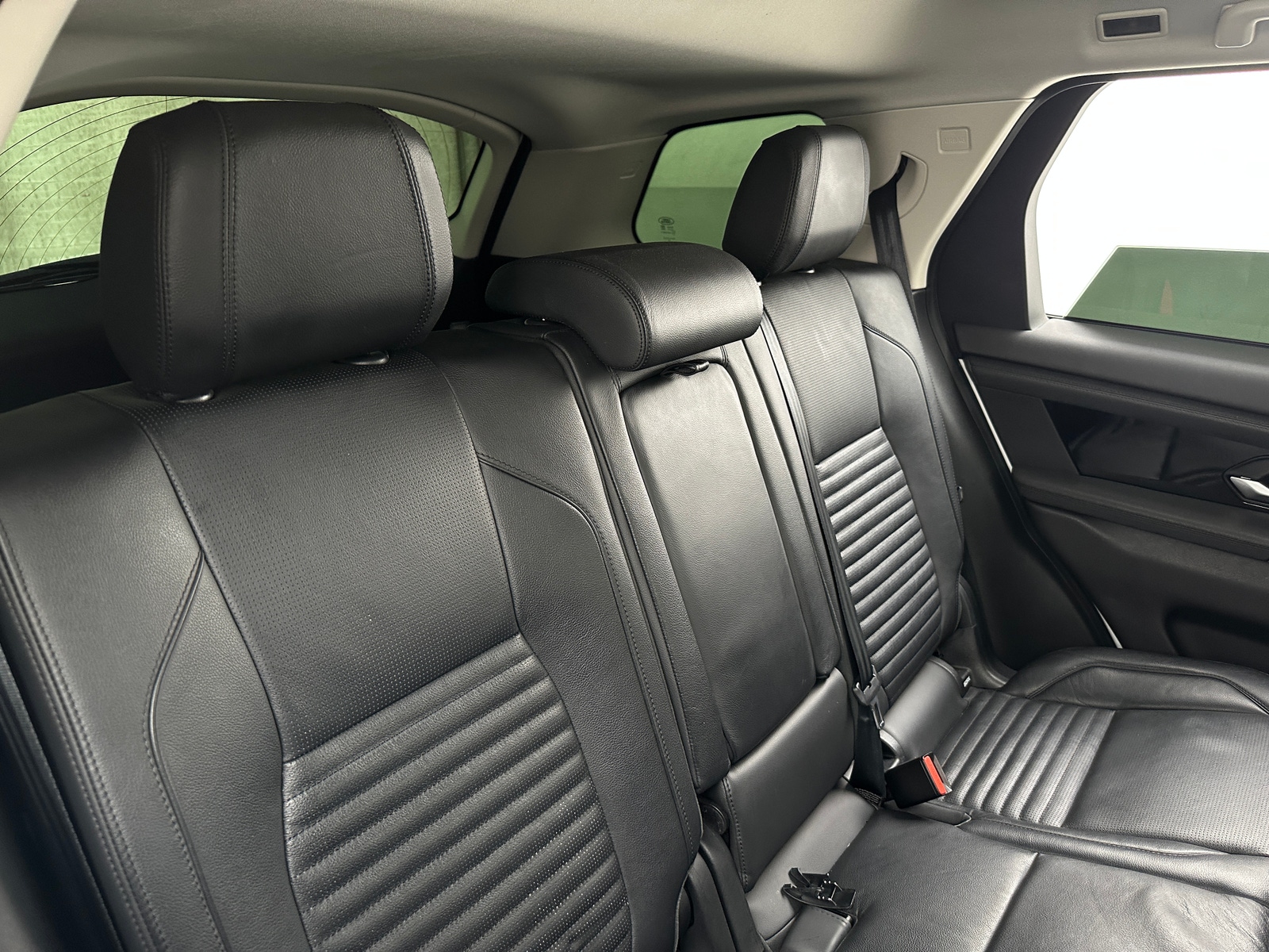 Thumbnail: 2020 Land Rover Discovery Sport - 5
