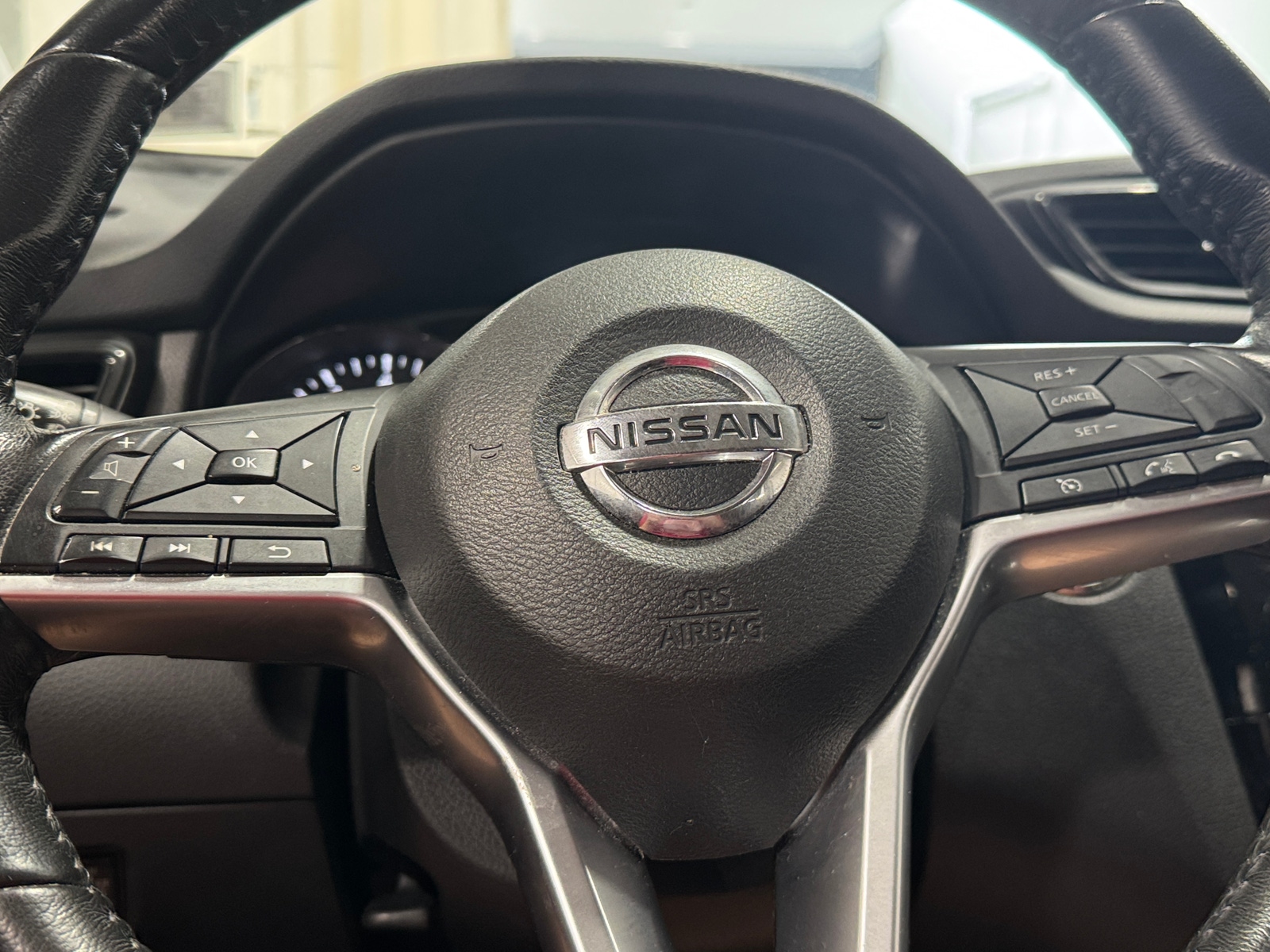 Thumbnail: 2017 Nissan Rogue - 5