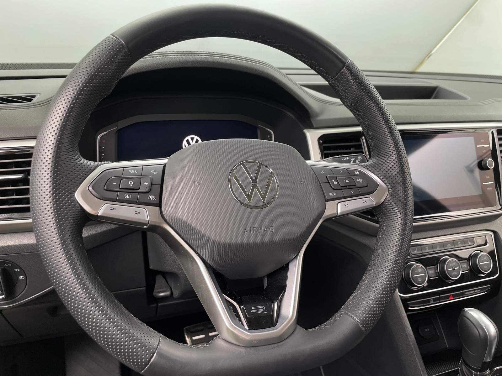 Thumbnail: 2023 Volkswagen Atlas - 4