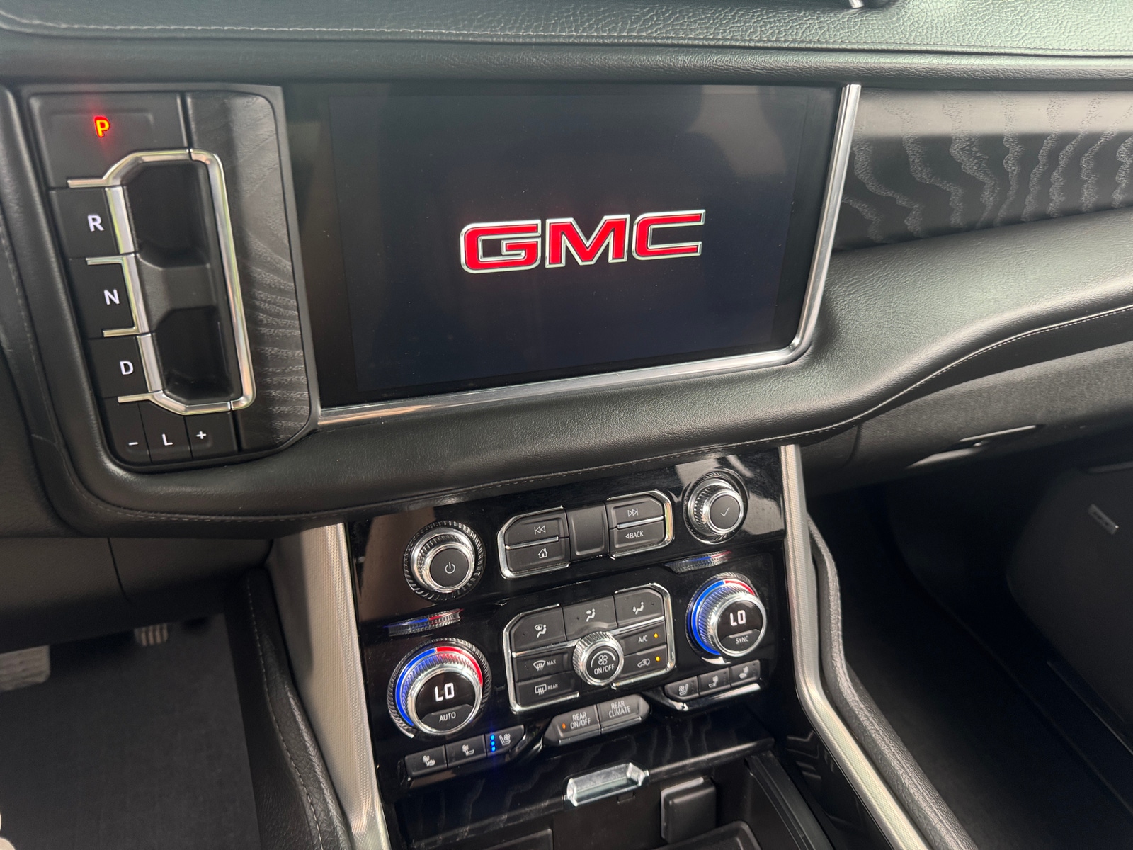 Thumbnail: 2022 GMC Yukon XL - 3