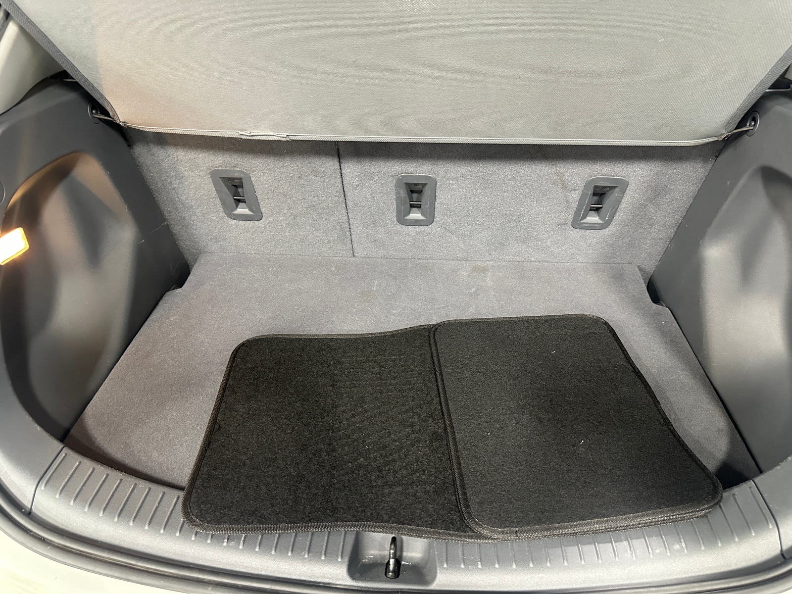Thumbnail: 2017 Chevrolet Bolt EV - 7
