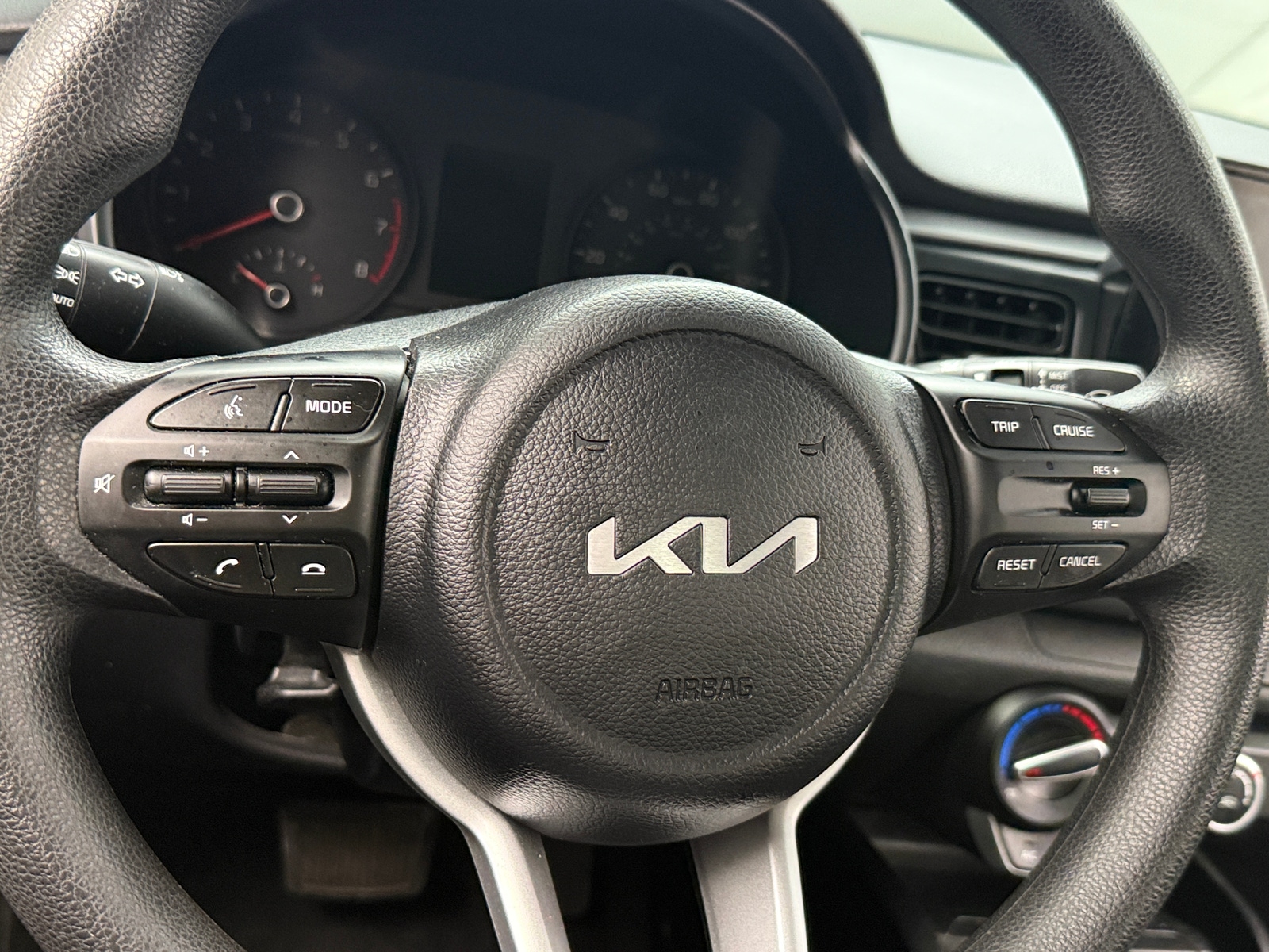 Thumbnail: 2023 Kia Rio - 5