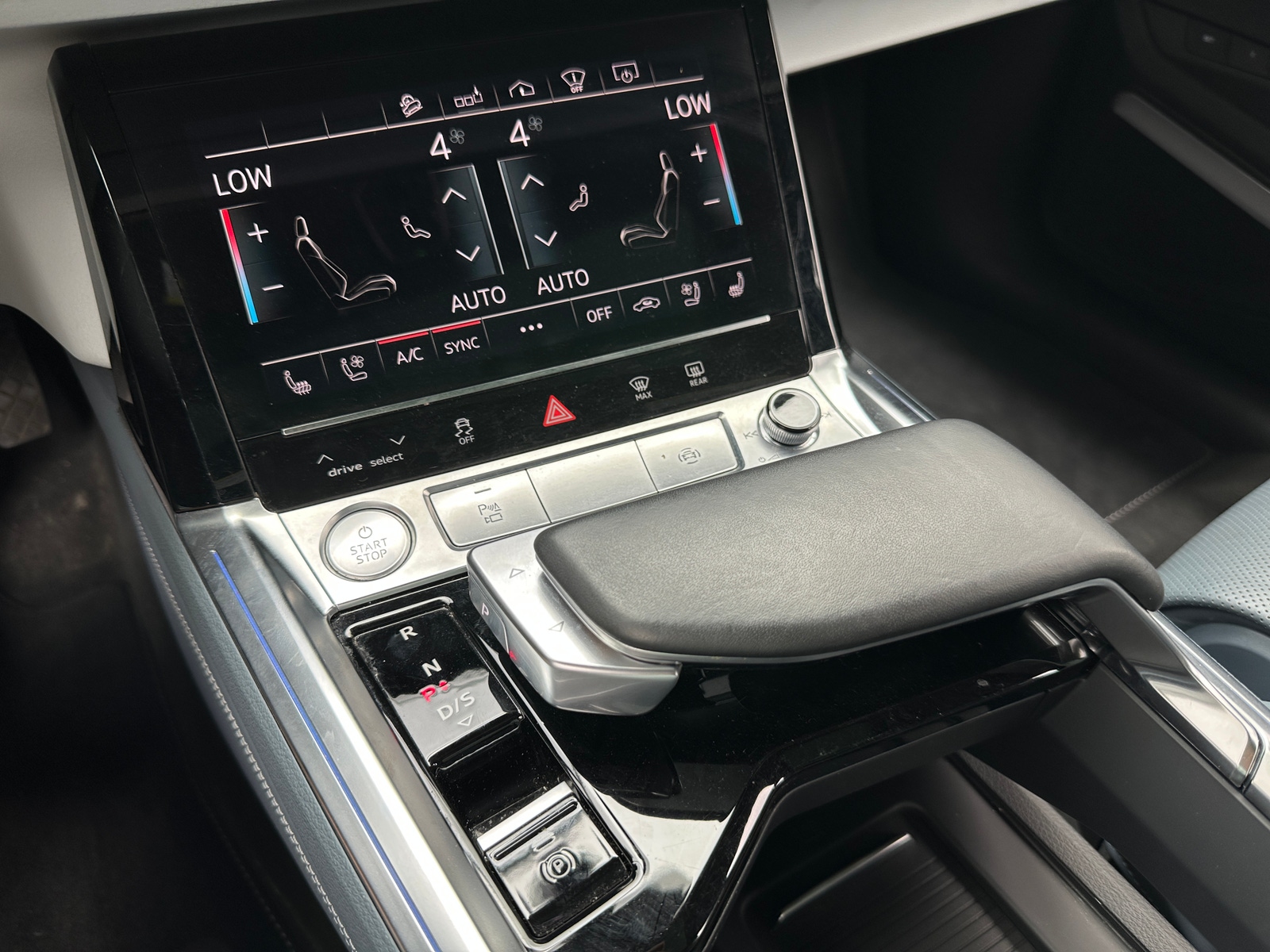 Thumbnail: 2020 Audi e-tron S - 3